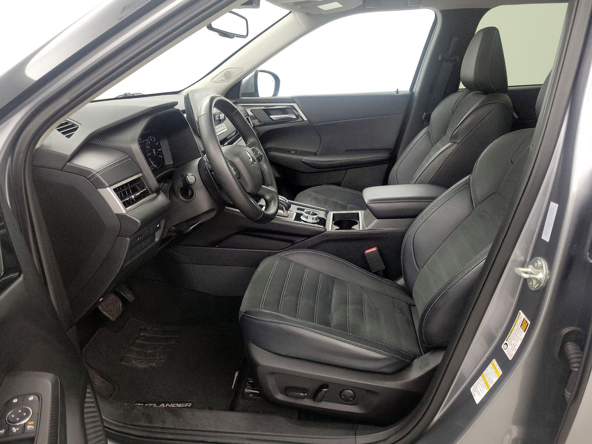 Thumbnail: 2024 Mitsubishi Outlander - 11