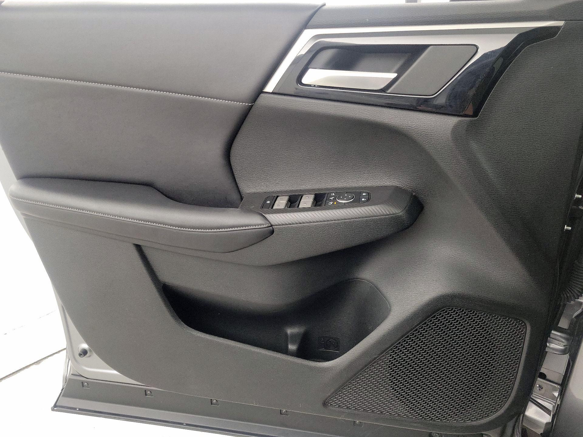 Thumbnail: 2024 Mitsubishi Outlander - 12