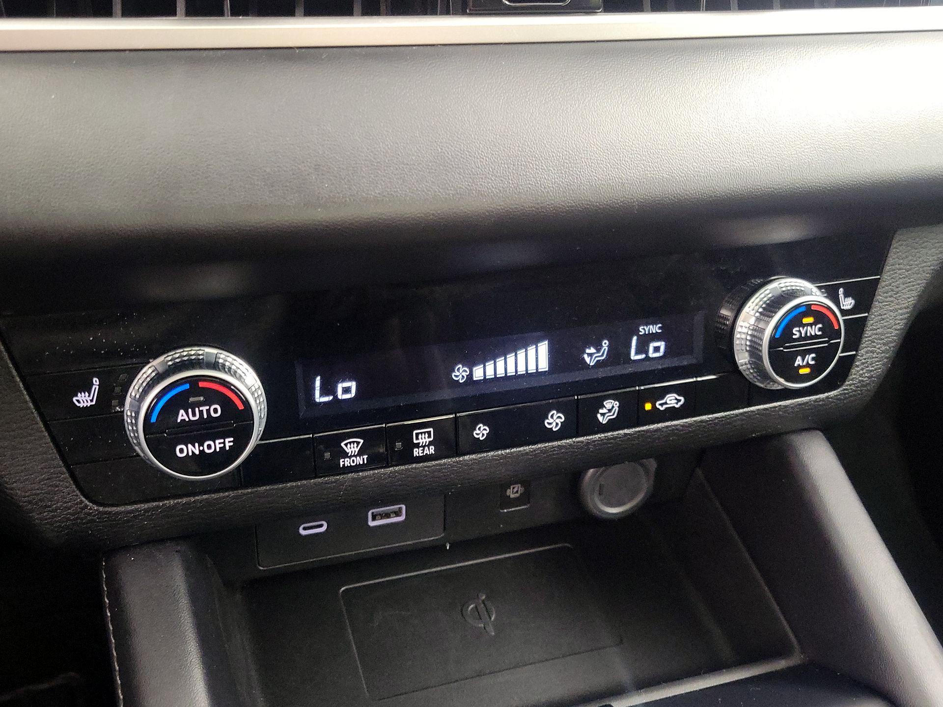 Thumbnail: 2024 Mitsubishi Outlander - 17