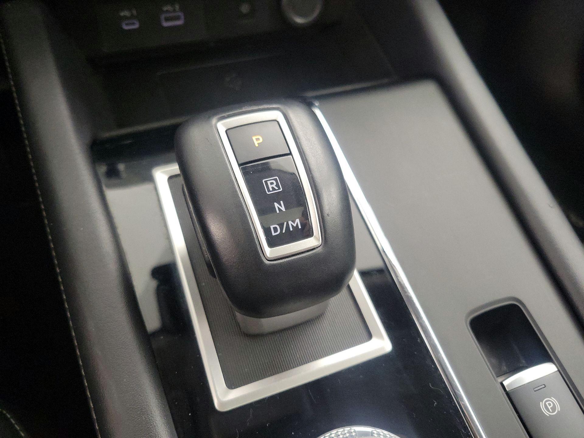 Thumbnail: 2024 Mitsubishi Outlander - 18