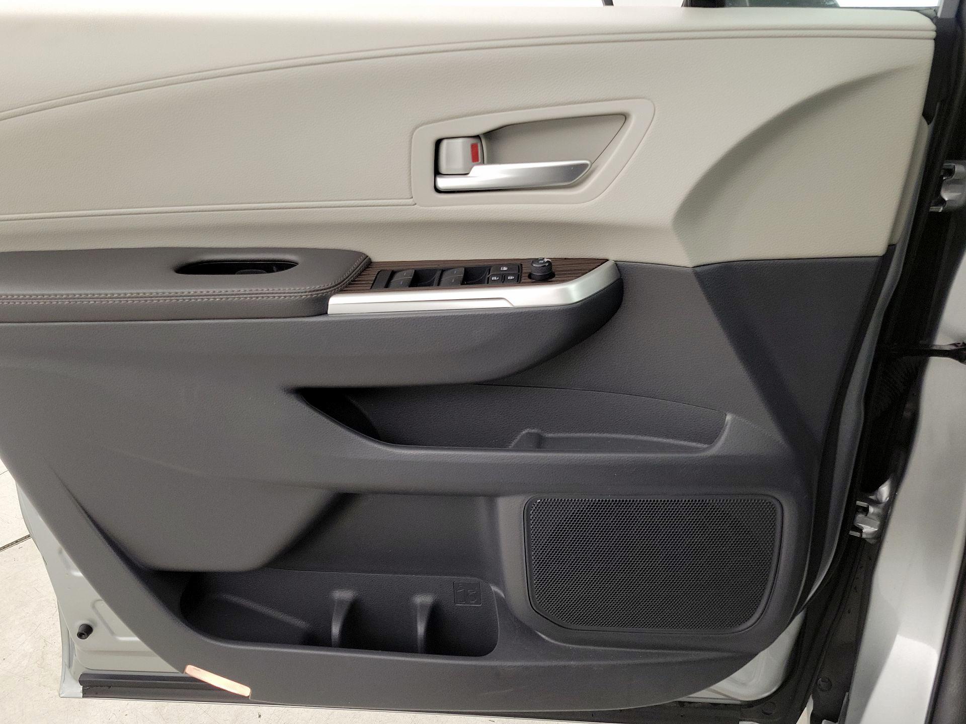 Thumbnail: 2024 Toyota Sienna - 12