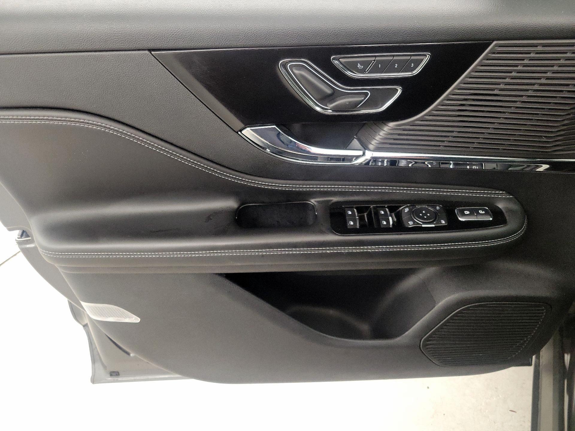 Thumbnail: 2020 Lincoln Corsair - 12