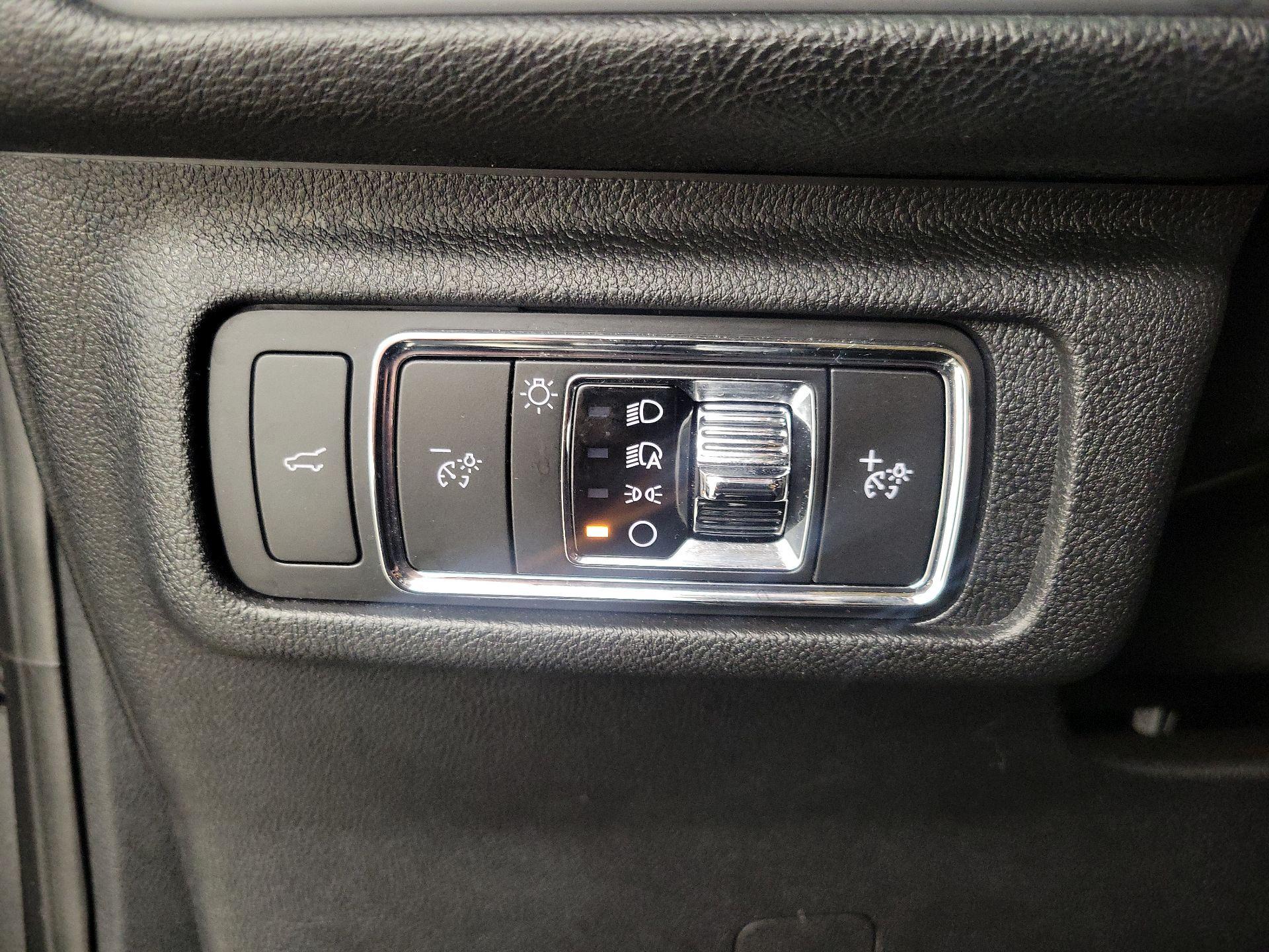 Thumbnail: 2020 Lincoln Corsair - 13