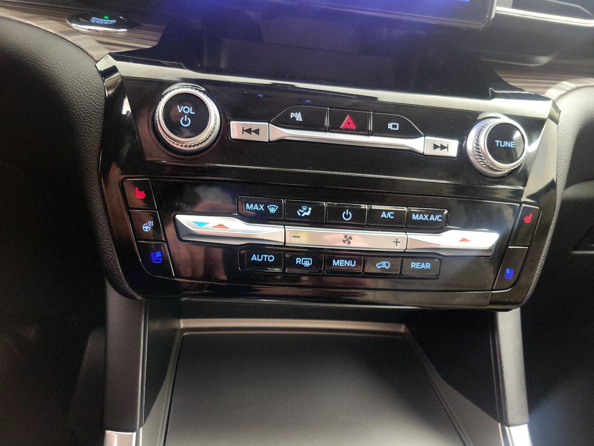 Thumbnail: 2021 Ford Explorer - 17