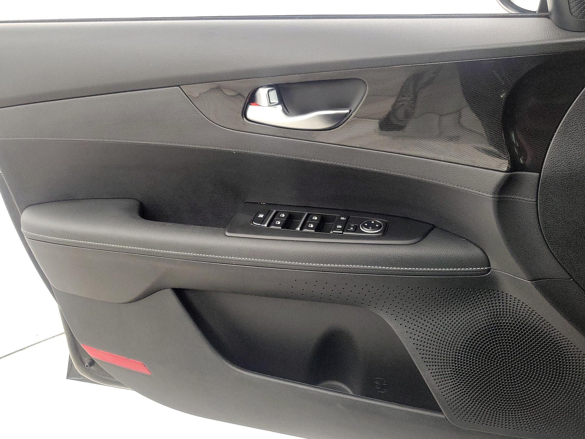 Thumbnail: 2022 Kia Forte - 12