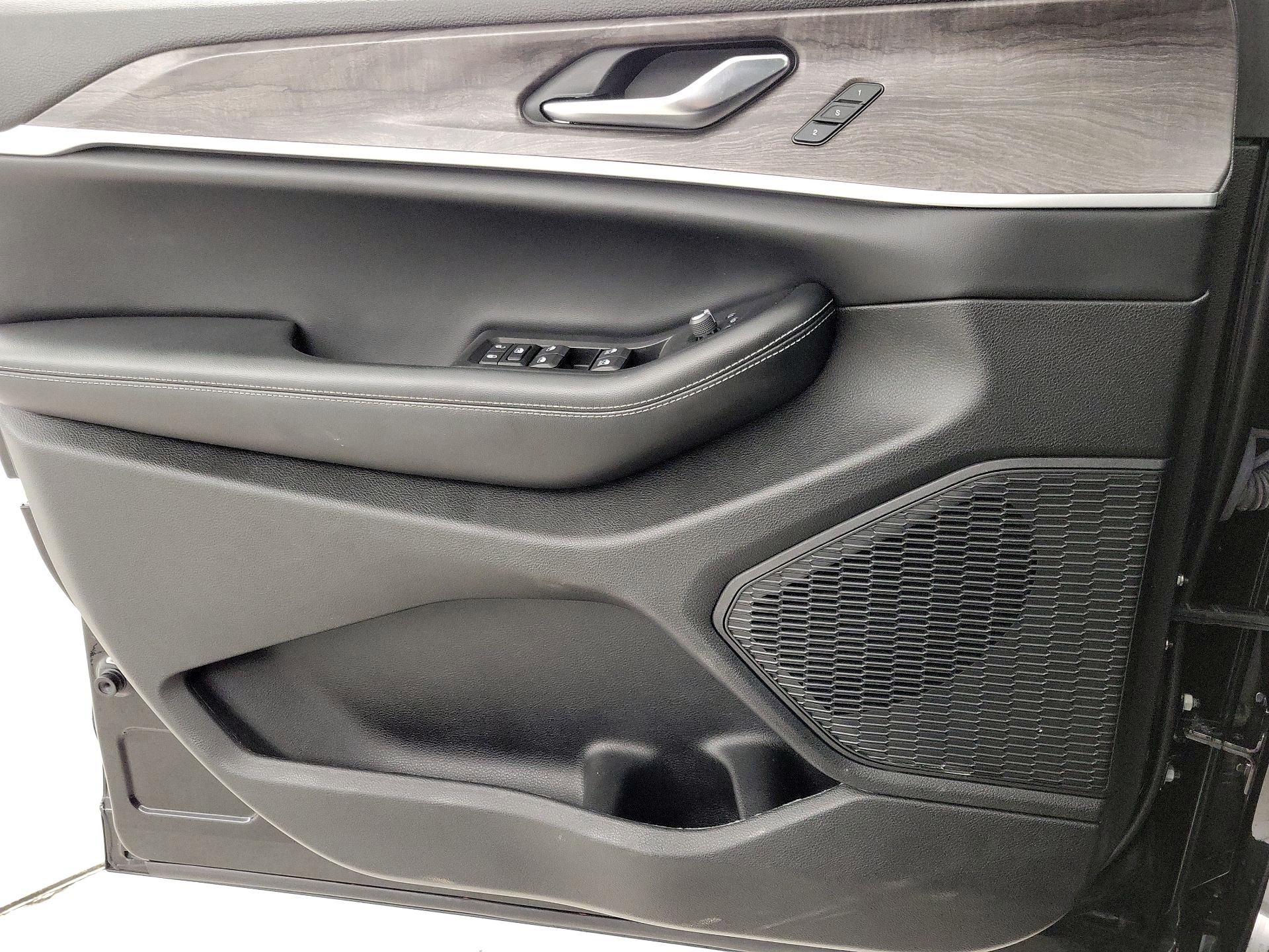 Thumbnail: 2023 Jeep Grand Cherokee L - 12