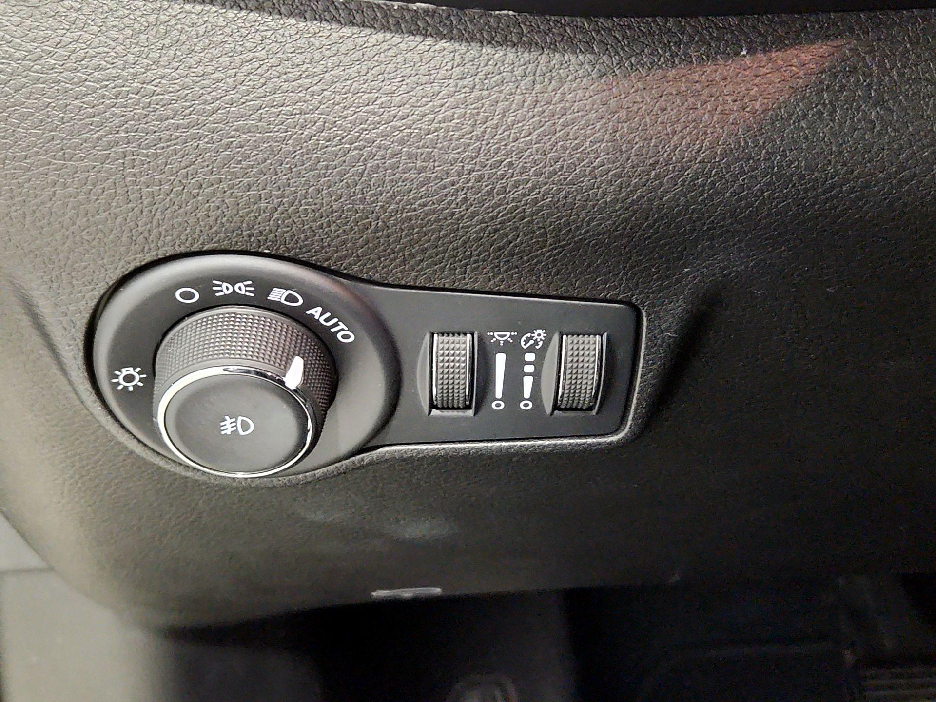 Thumbnail: 2022 Jeep Compass - 13