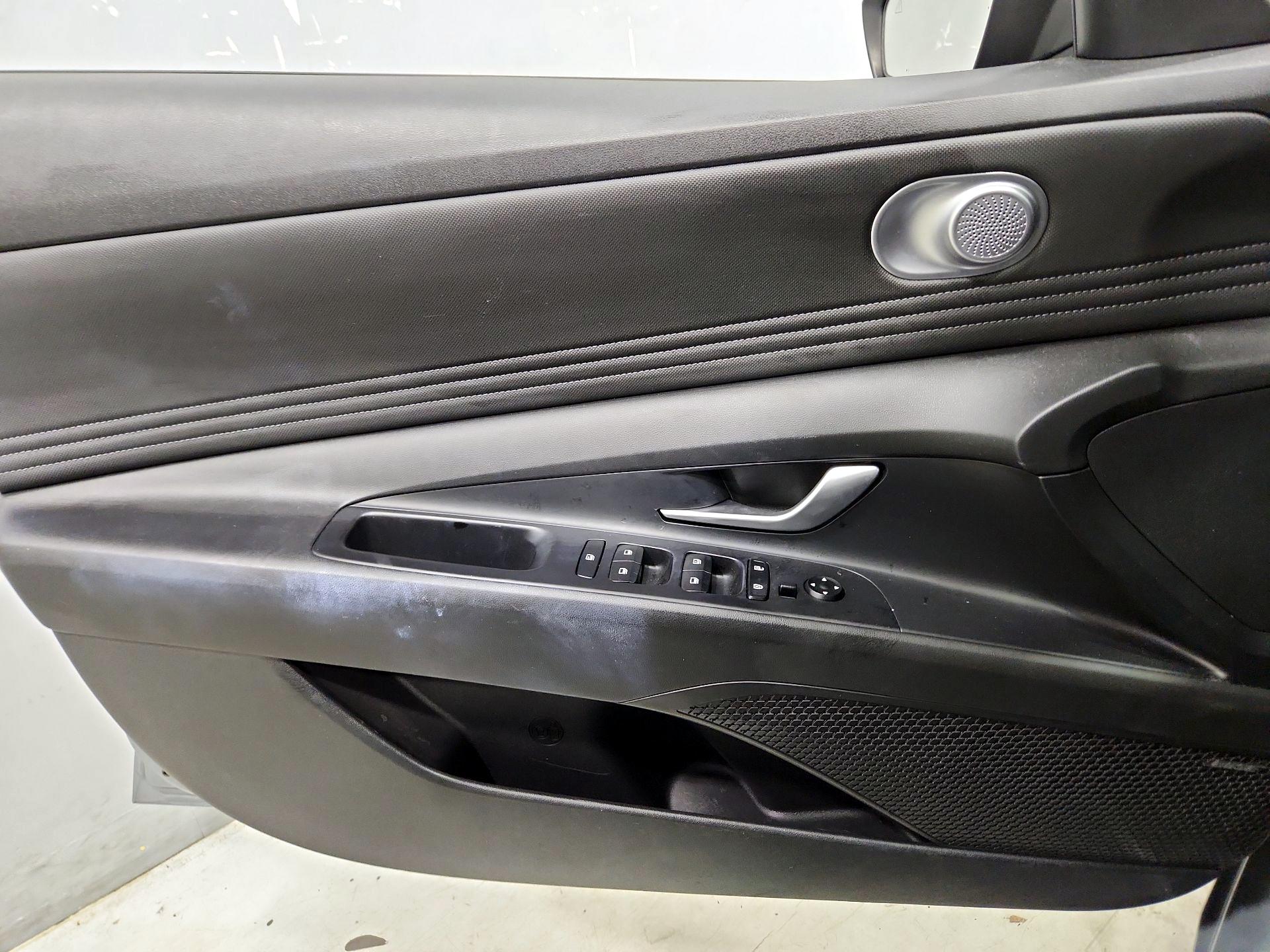 Thumbnail: 2022 Hyundai Elantra - 12