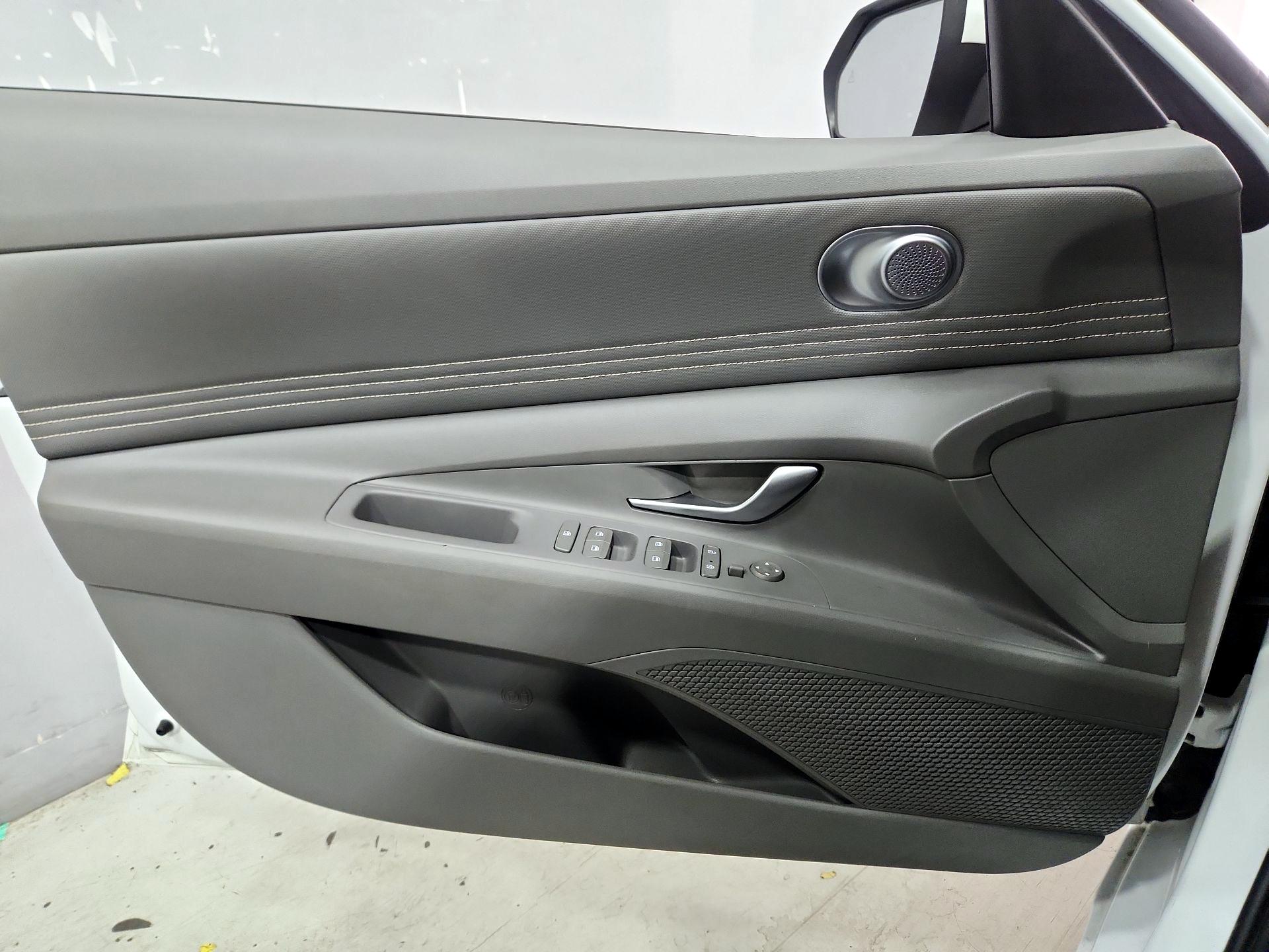 Thumbnail: 2021 Hyundai Elantra - 12