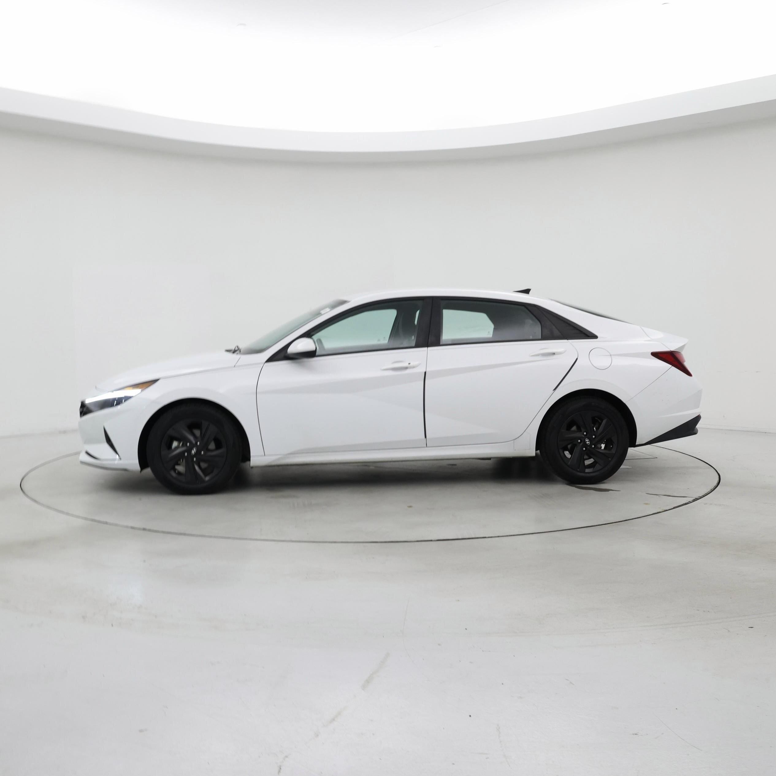 Thumbnail: 2021 Hyundai Elantra - 3