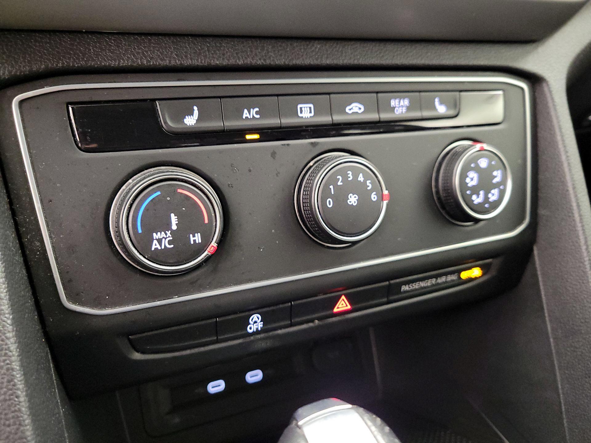 Thumbnail: 2022 Volkswagen Atlas - 16