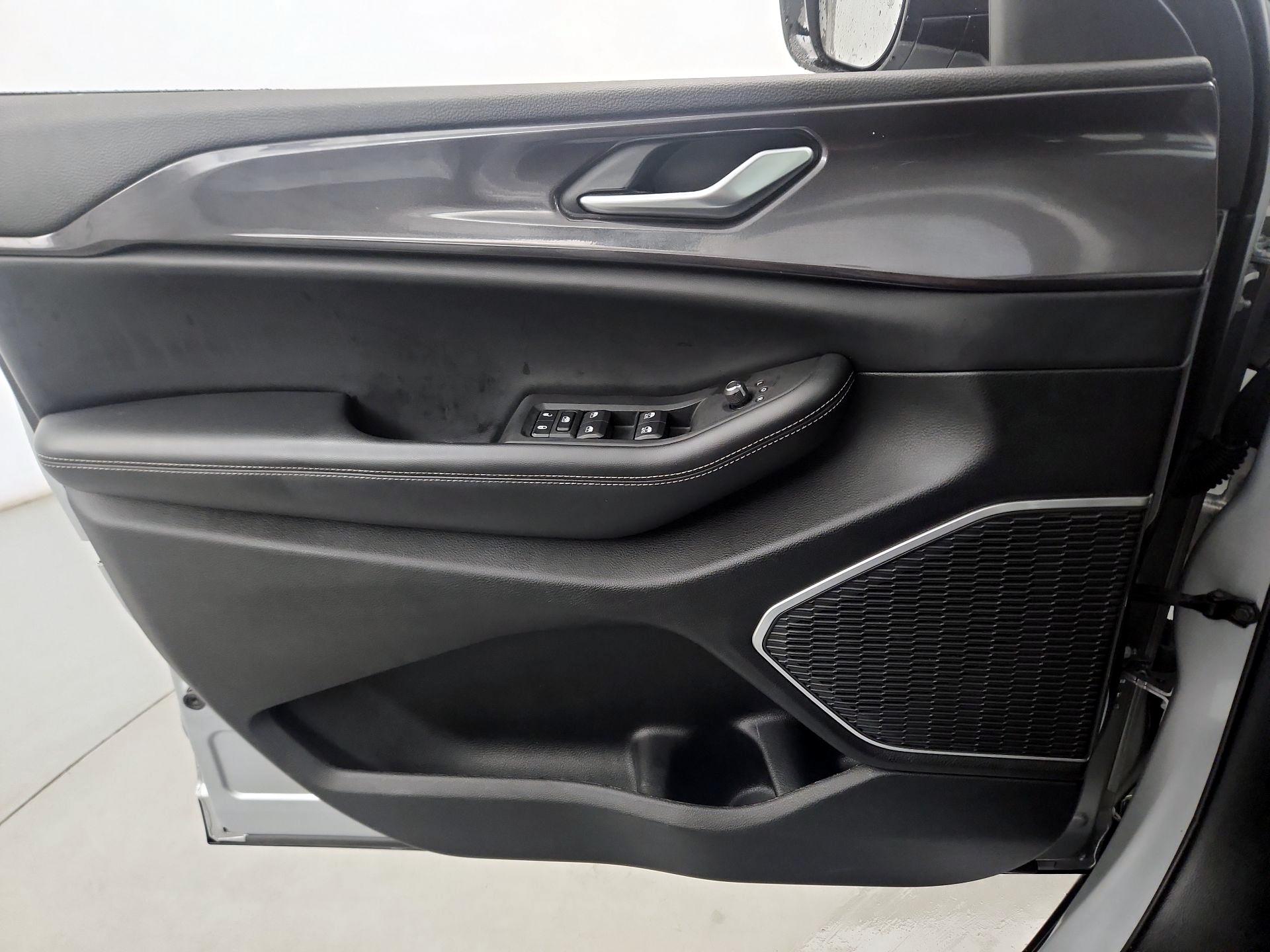 Thumbnail: 2022 Jeep Grand Cherokee - 10