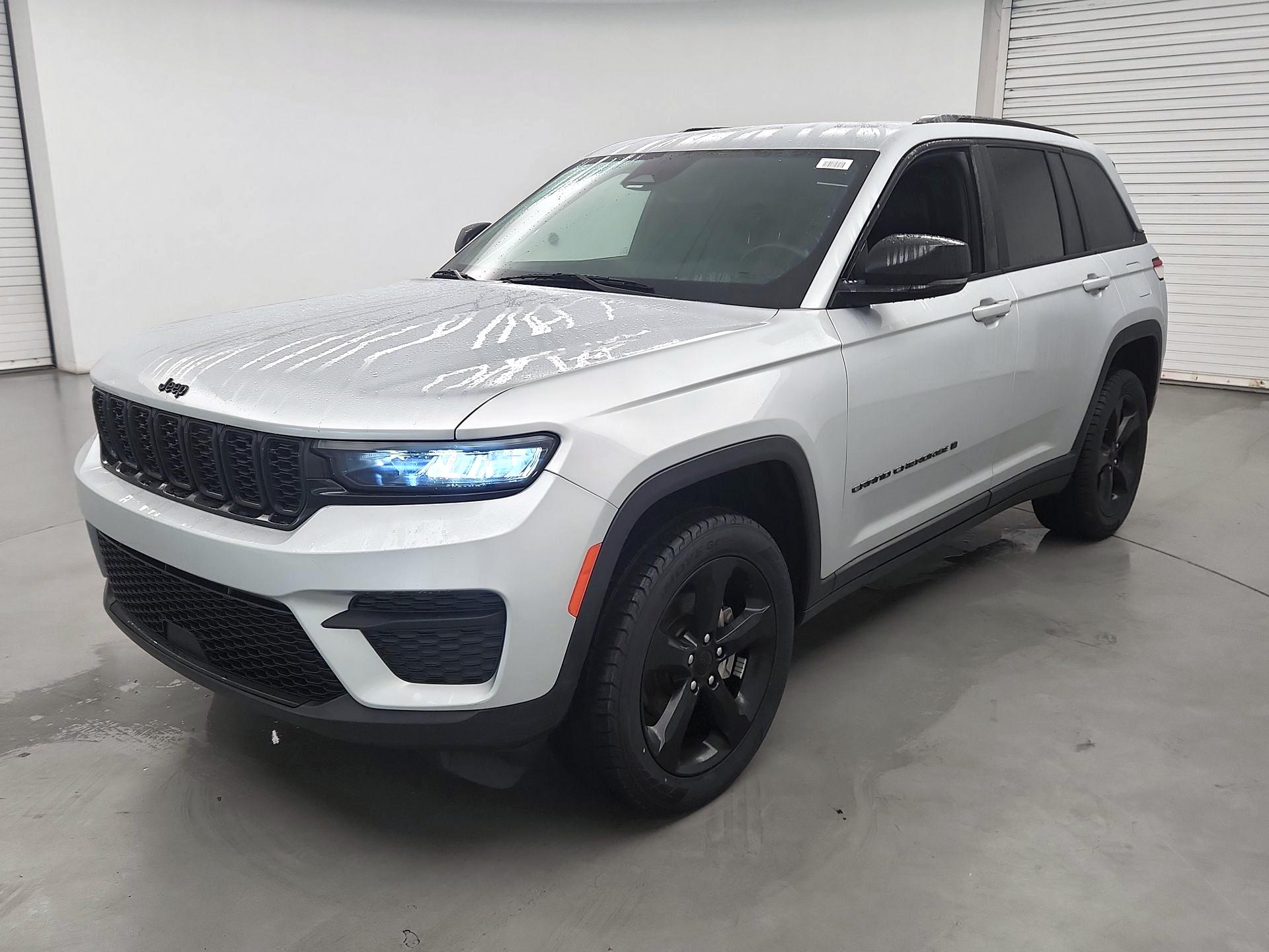 Thumbnail: 2022 Jeep Grand Cherokee - 3