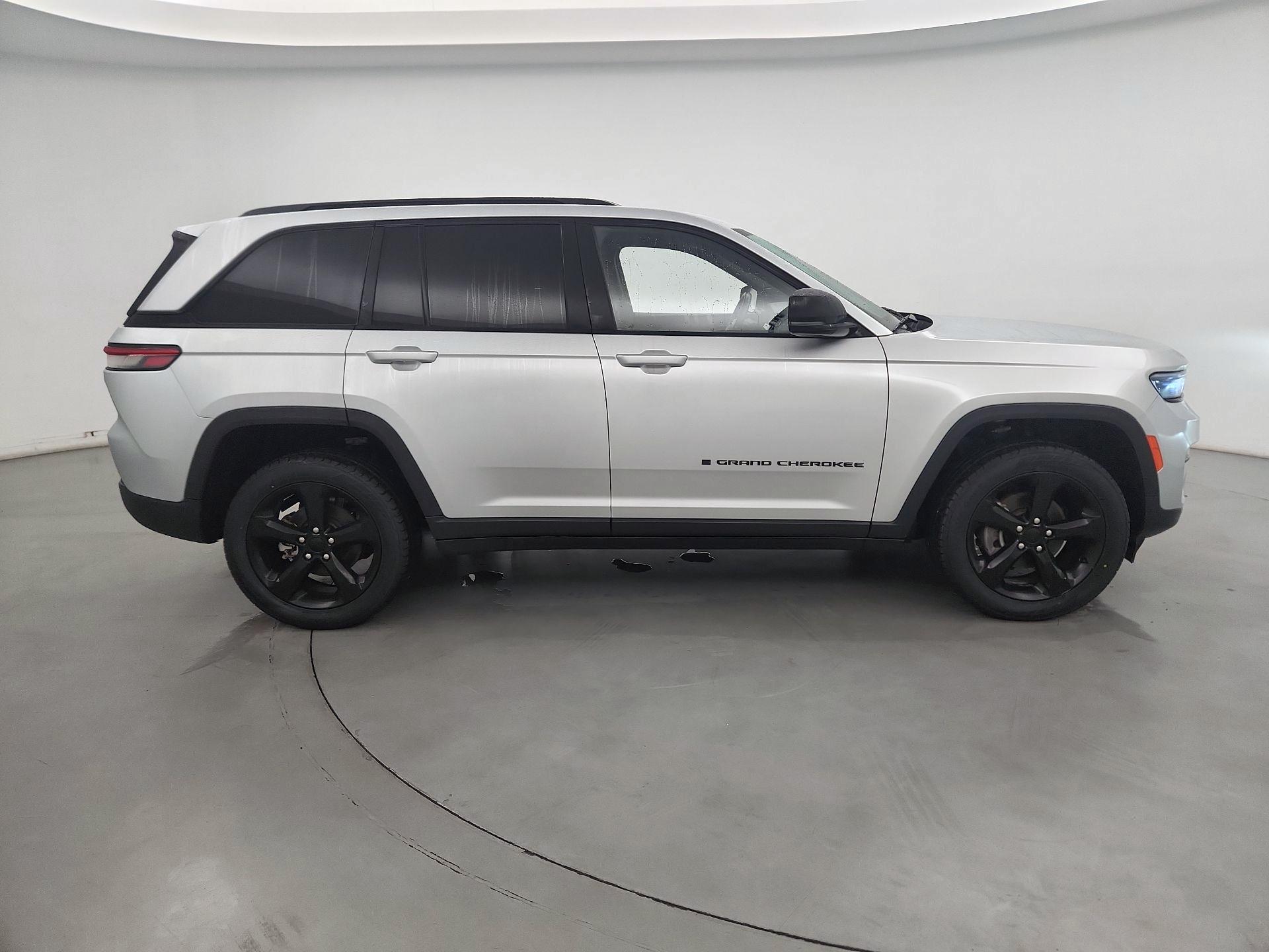 Thumbnail: 2022 Jeep Grand Cherokee - 4