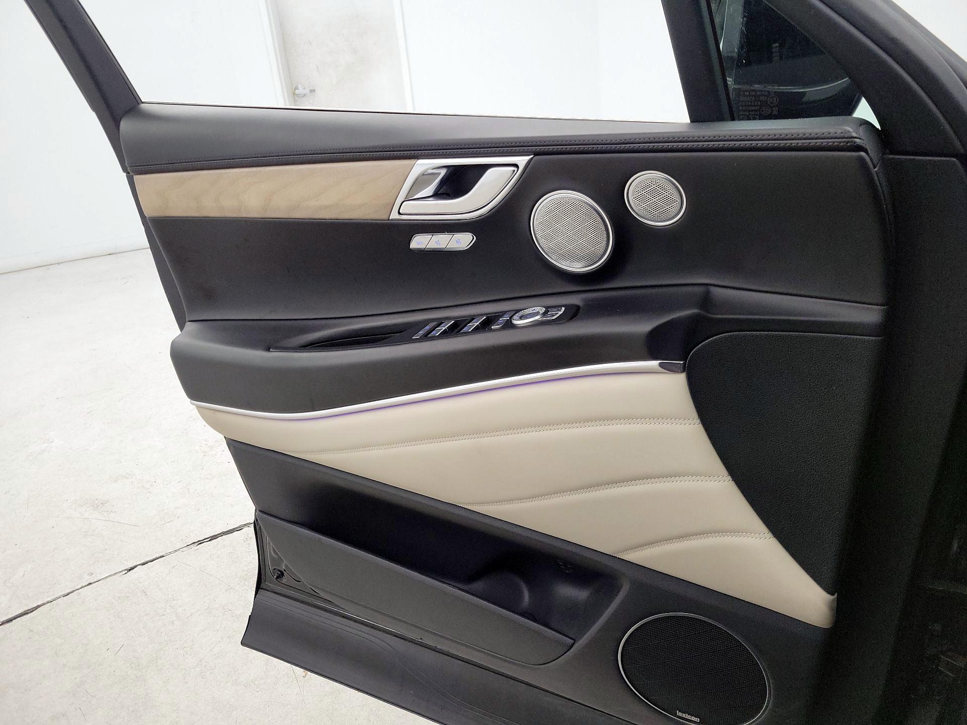 Thumbnail: 2023 Genesis GV80 - 12