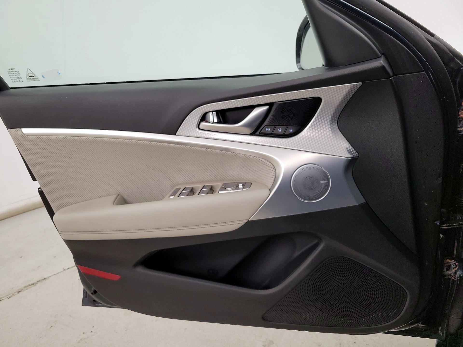 Thumbnail: 2023 Genesis G70 - 12