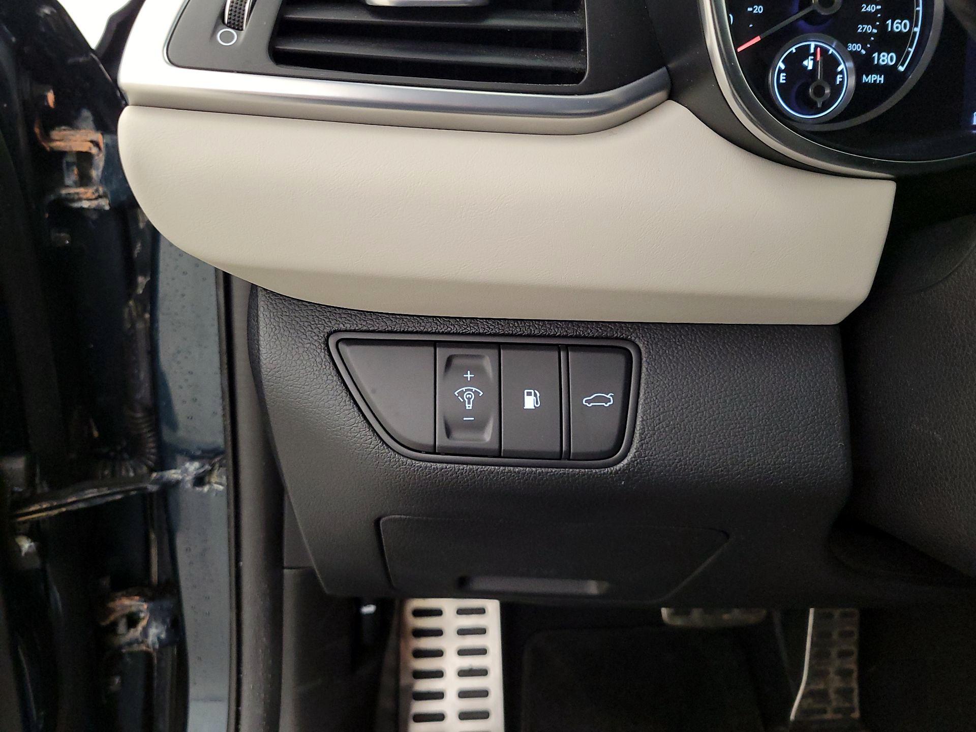 Thumbnail: 2023 Genesis G70 - 13