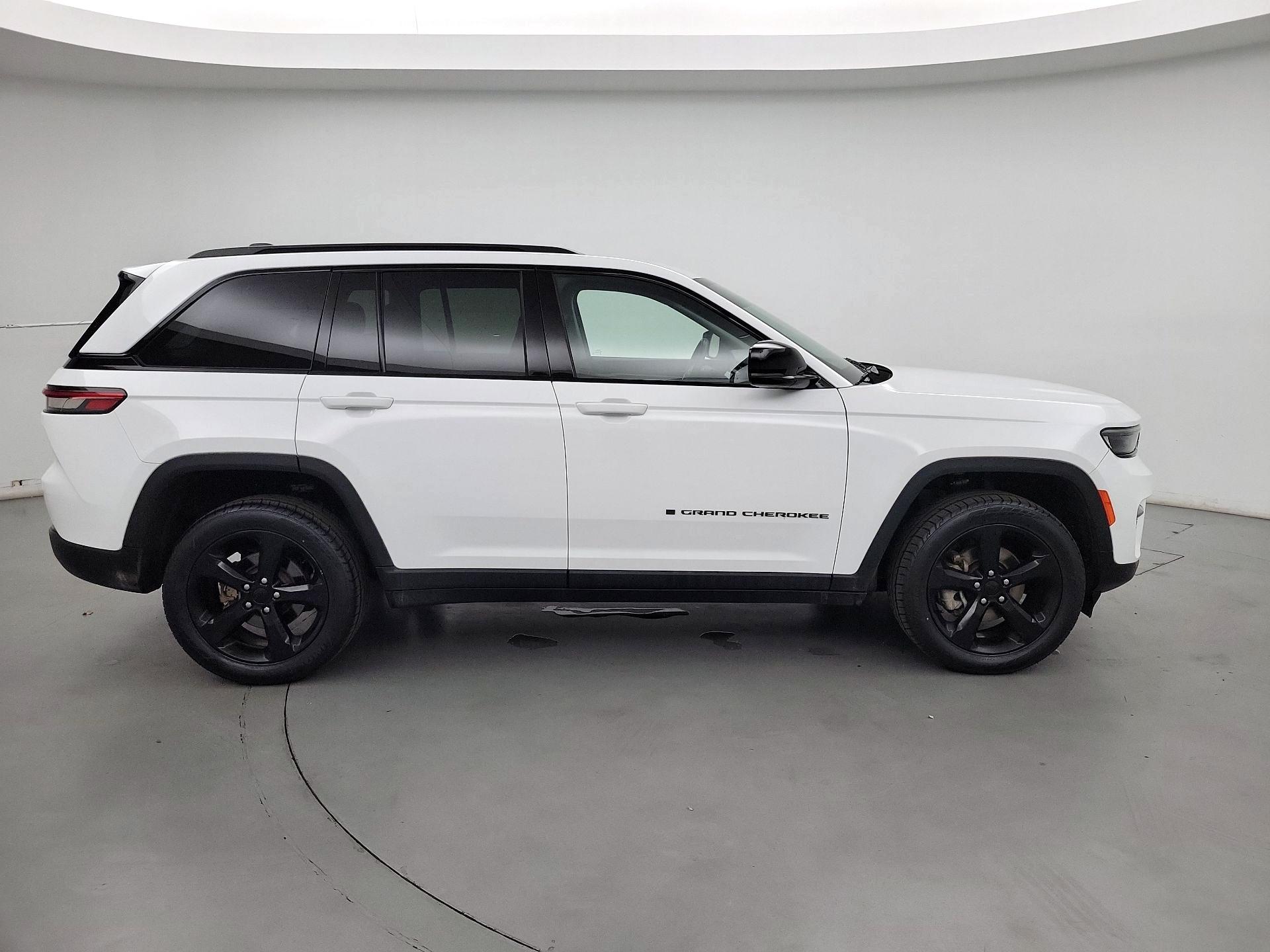 Thumbnail: 2023 Jeep Grand Cherokee - 4