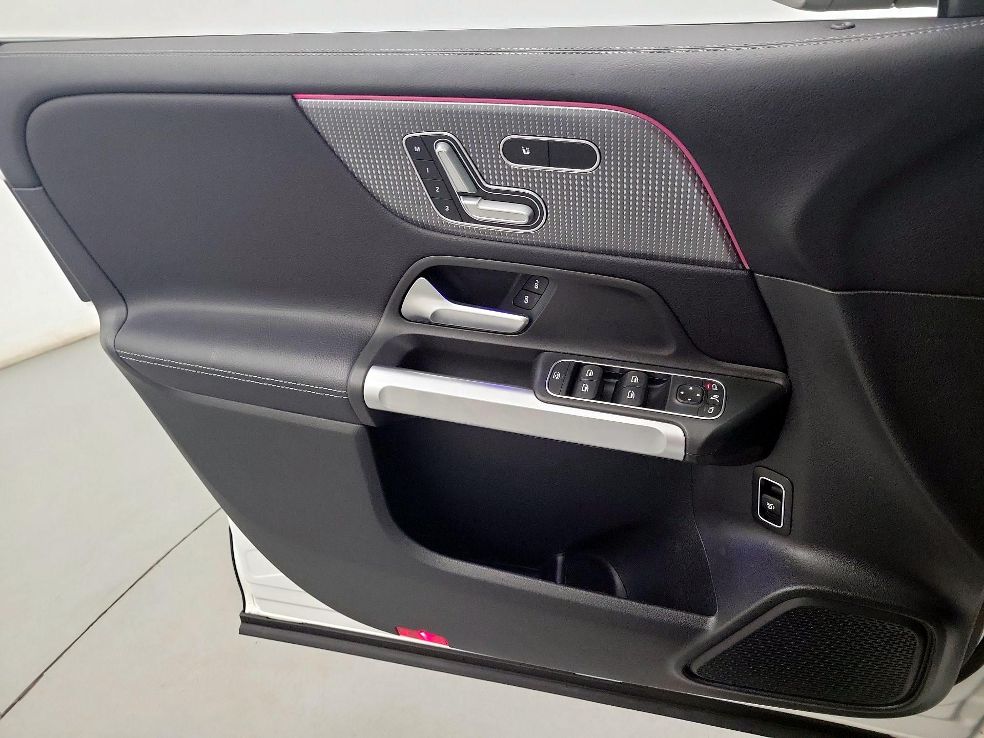 Thumbnail: 2022 Mercedes-Benz GLB - 10