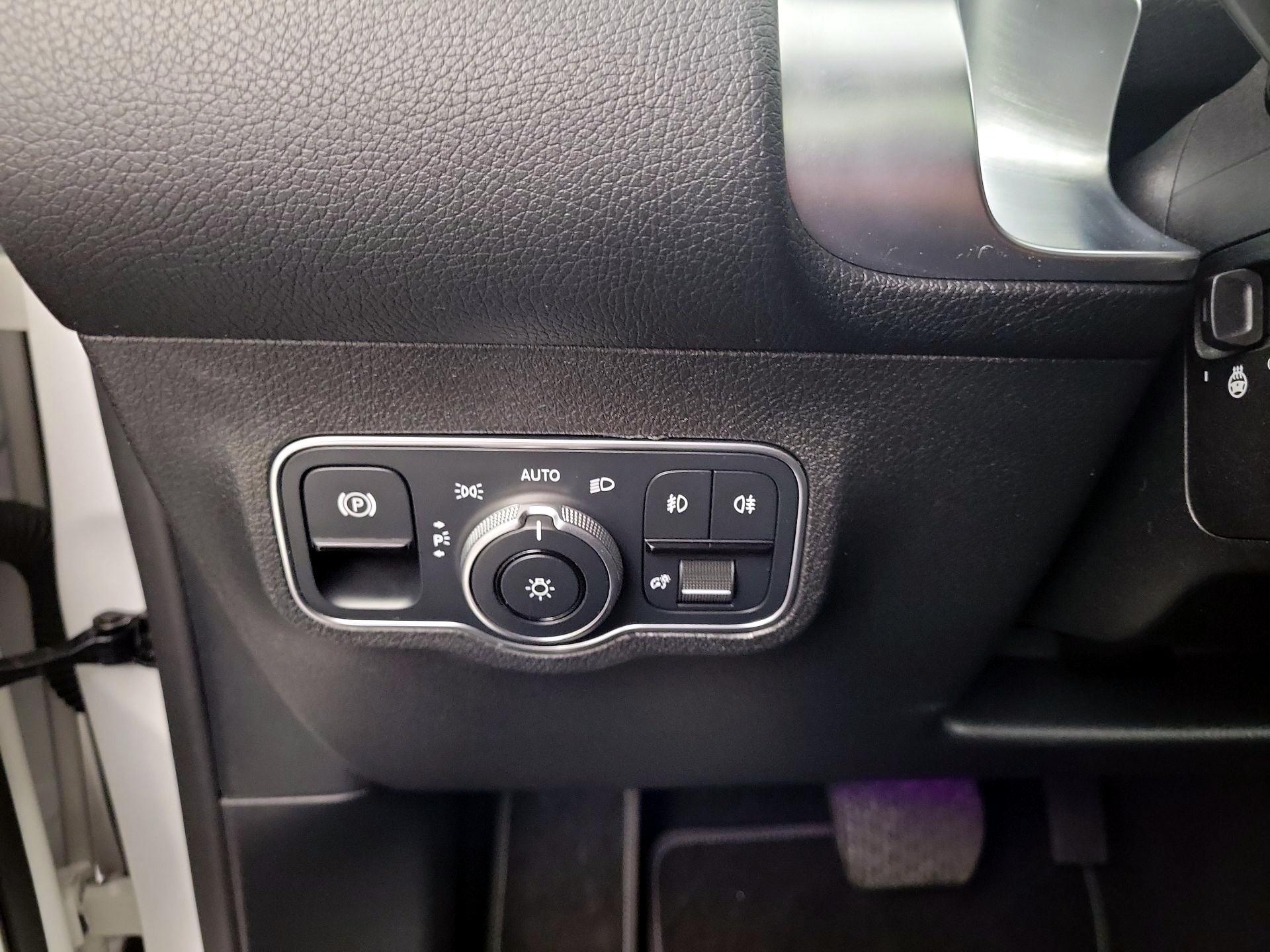 Thumbnail: 2022 Mercedes-Benz GLB - 11