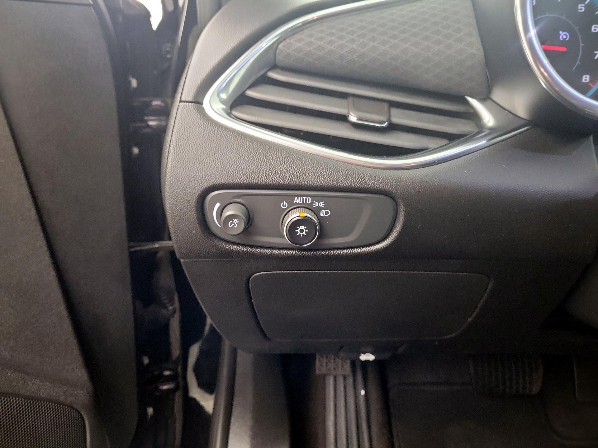 Thumbnail: 2020 Chevrolet Malibu - 11