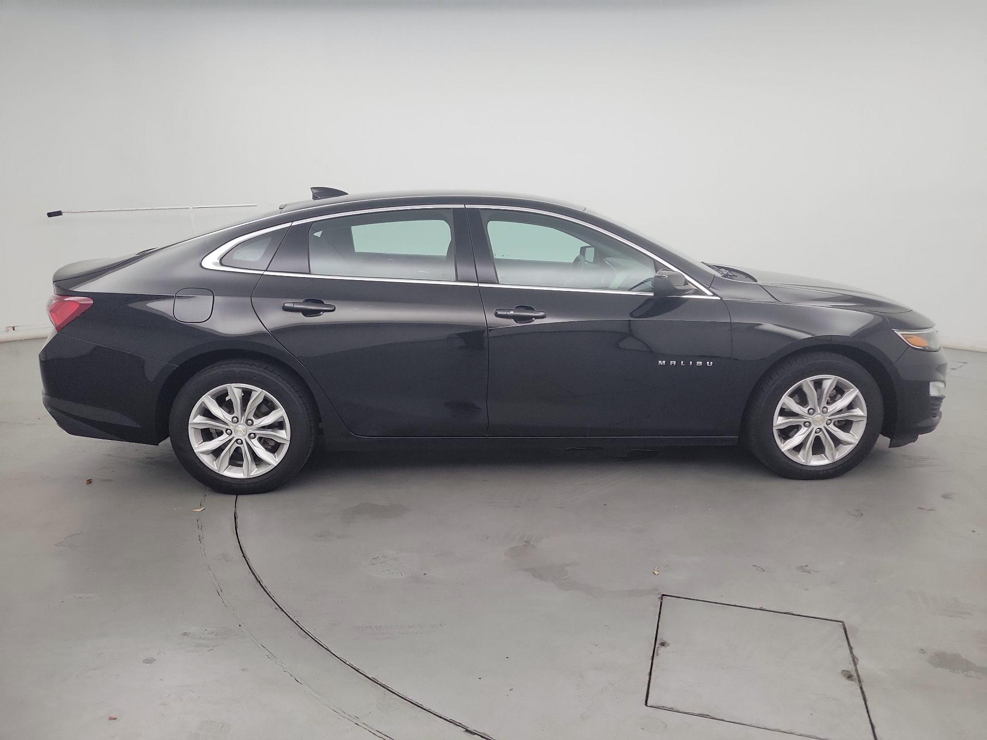 Thumbnail: 2020 Chevrolet Malibu - 4