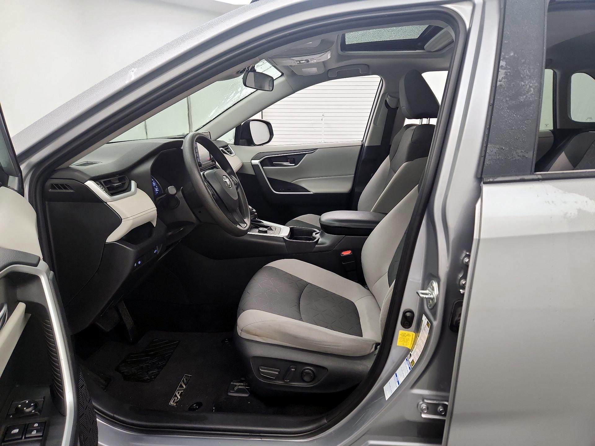 Thumbnail: 2021 Toyota RAV4 - 9