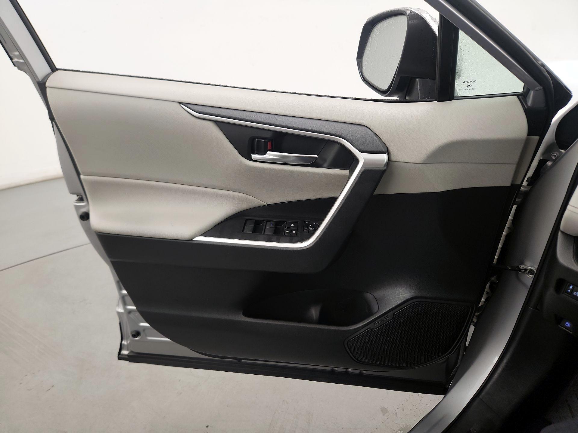 Thumbnail: 2021 Toyota RAV4 - 10