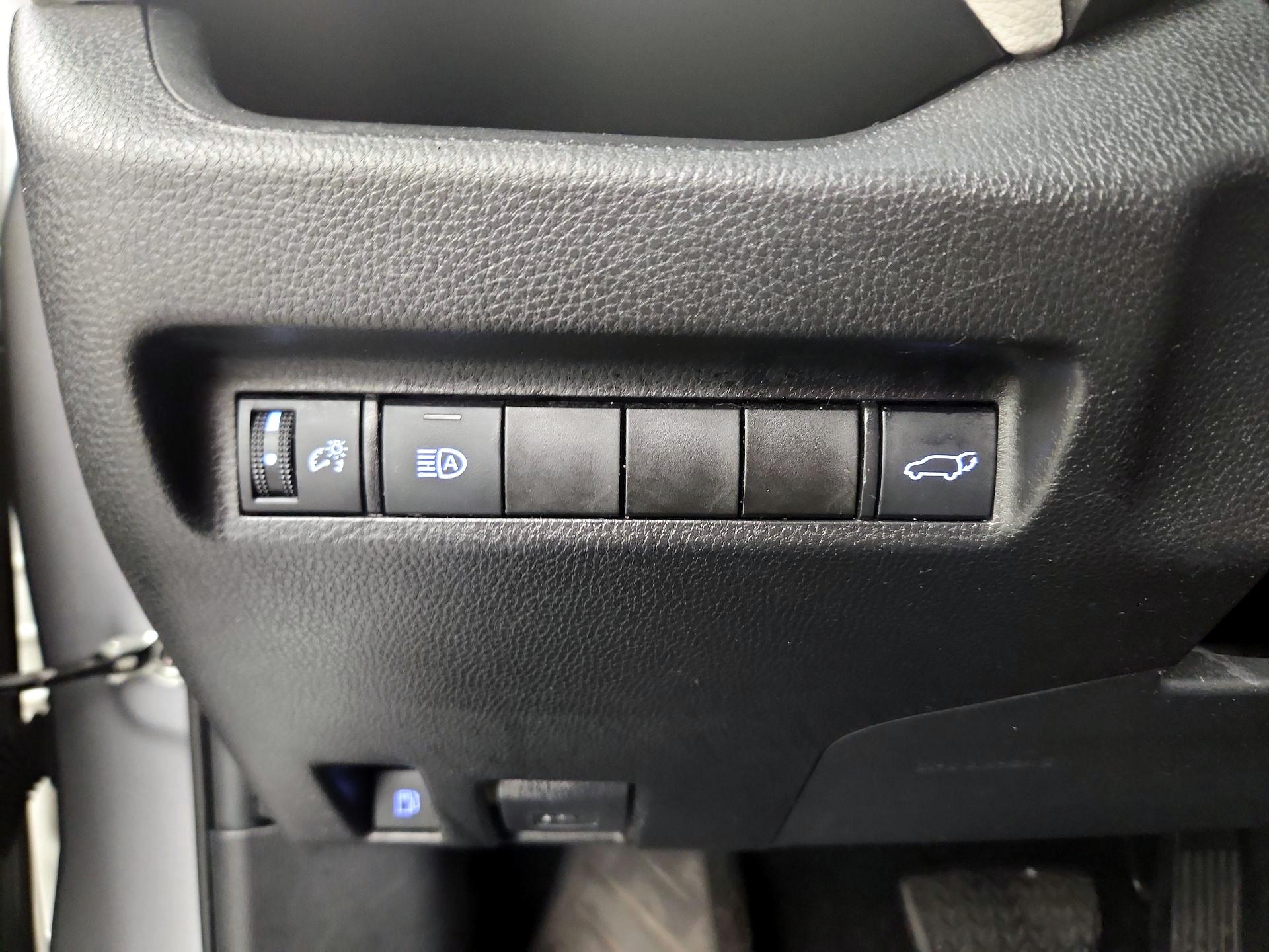 Thumbnail: 2021 Toyota RAV4 - 11