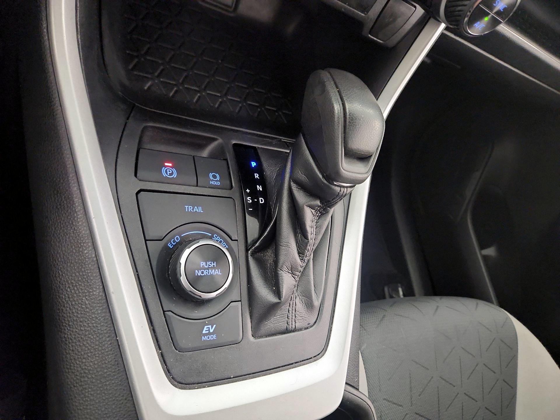 Thumbnail: 2021 Toyota RAV4 - 15