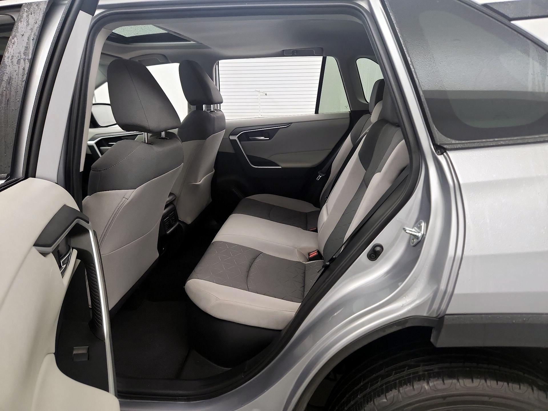 Thumbnail: 2021 Toyota RAV4 - 18