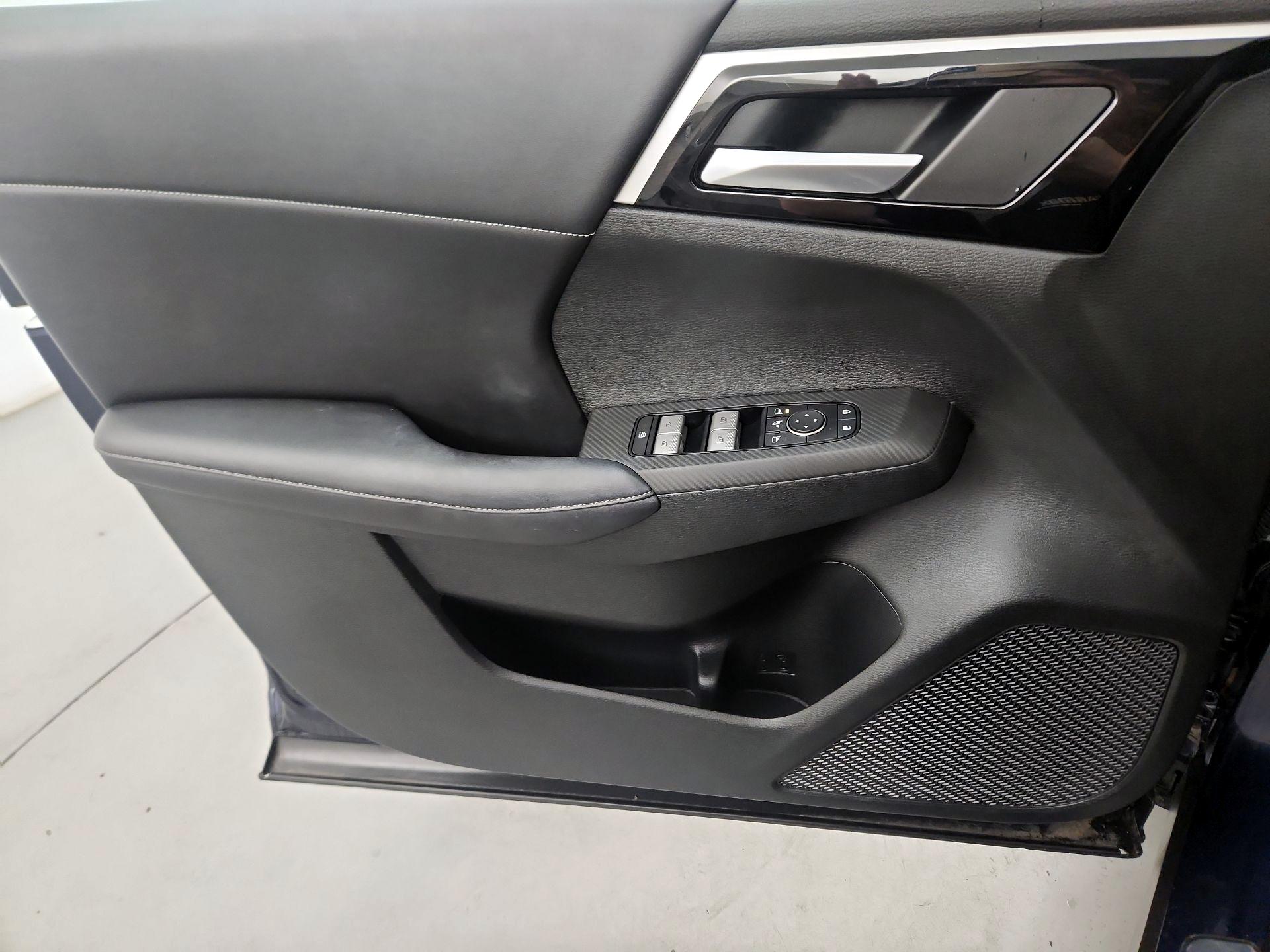 Thumbnail: 2023 Mitsubishi Outlander - 10