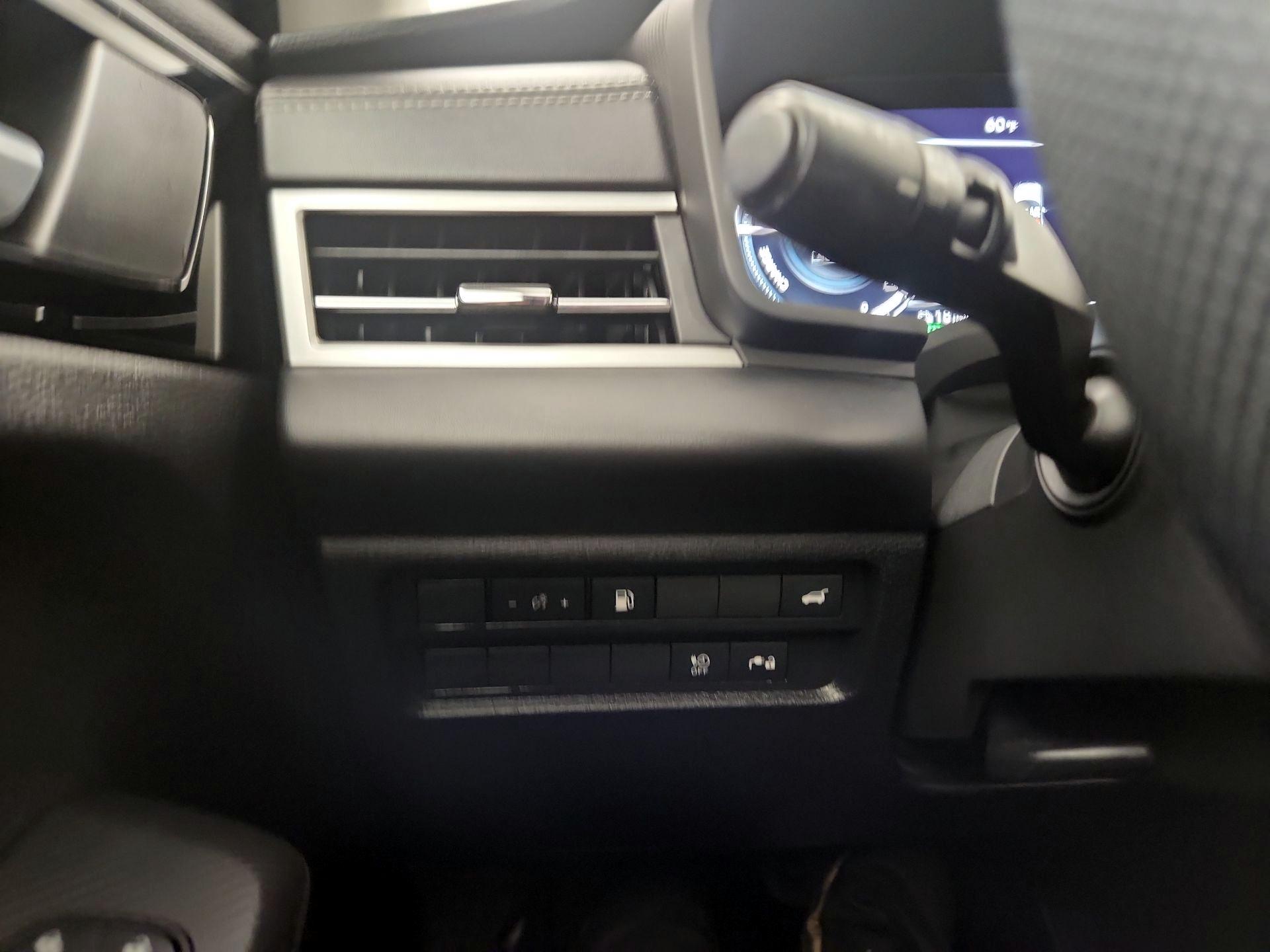 Thumbnail: 2023 Mitsubishi Outlander - 11