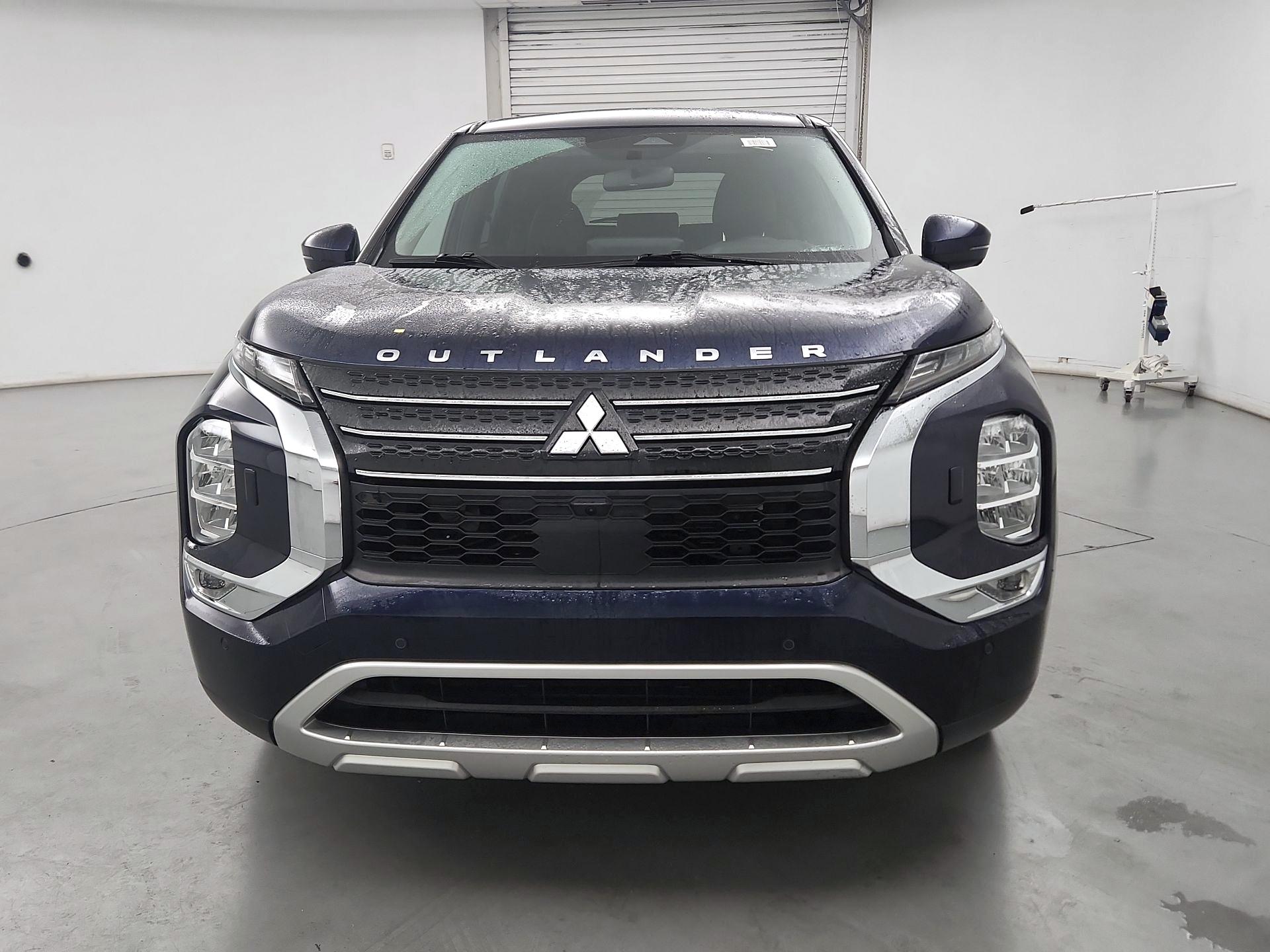 Thumbnail: 2023 Mitsubishi Outlander - 2