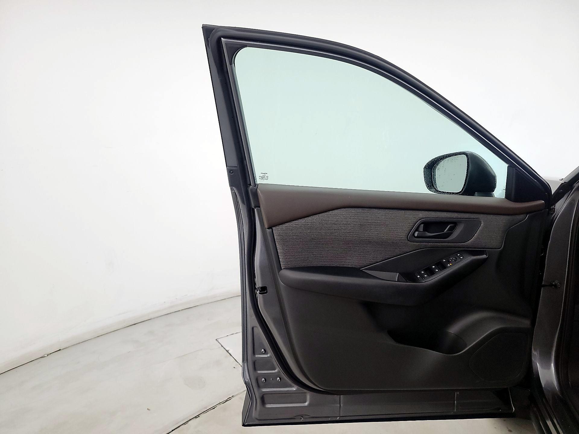 Thumbnail: 2023 Nissan Rogue - 12