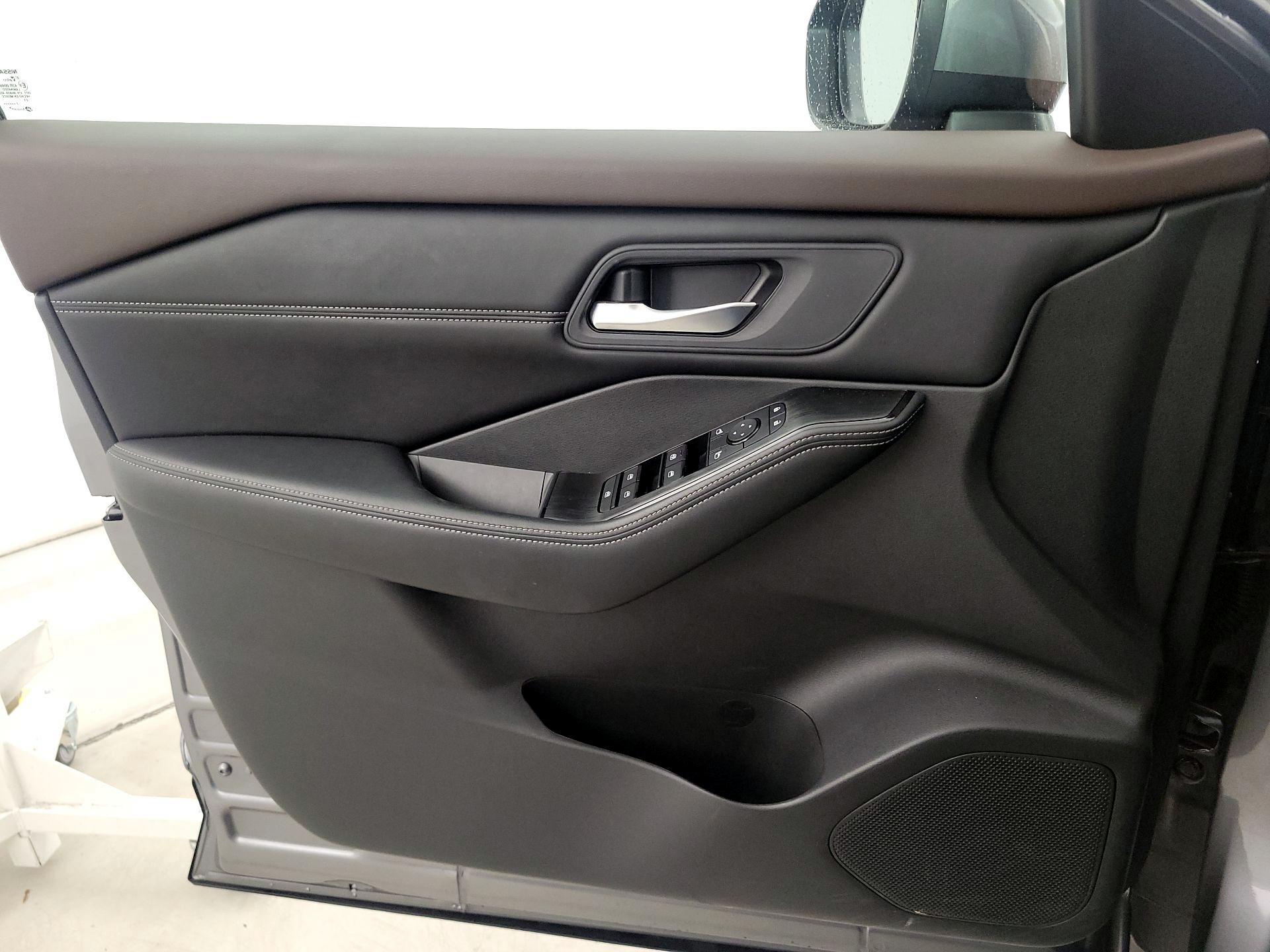 Thumbnail: 2023 Nissan Rogue - 12