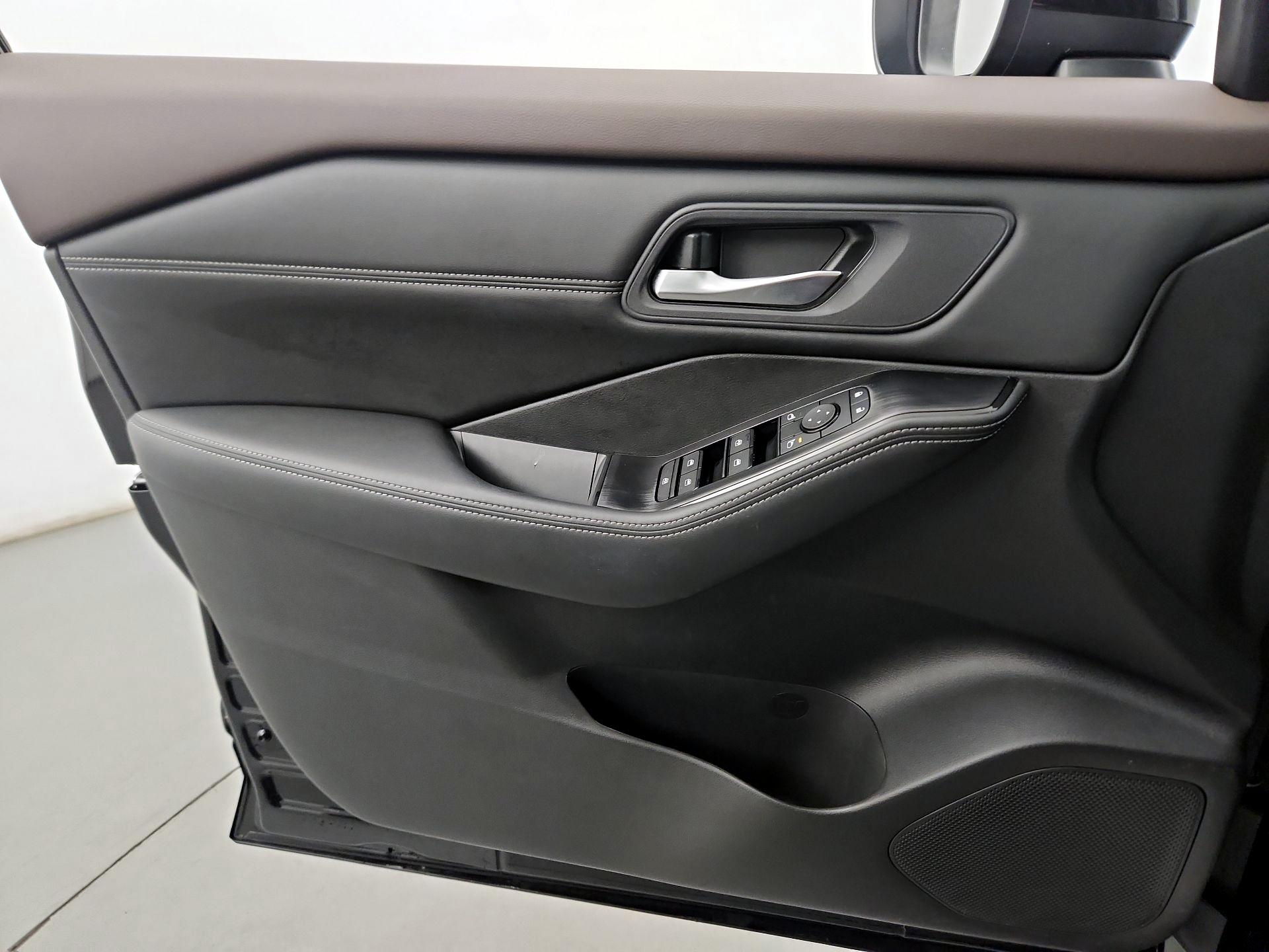 Thumbnail: 2023 Nissan Rogue - 10