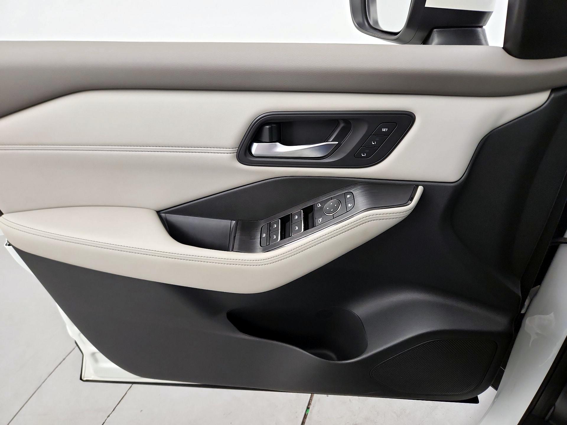 Thumbnail: 2022 Nissan Rogue - 10