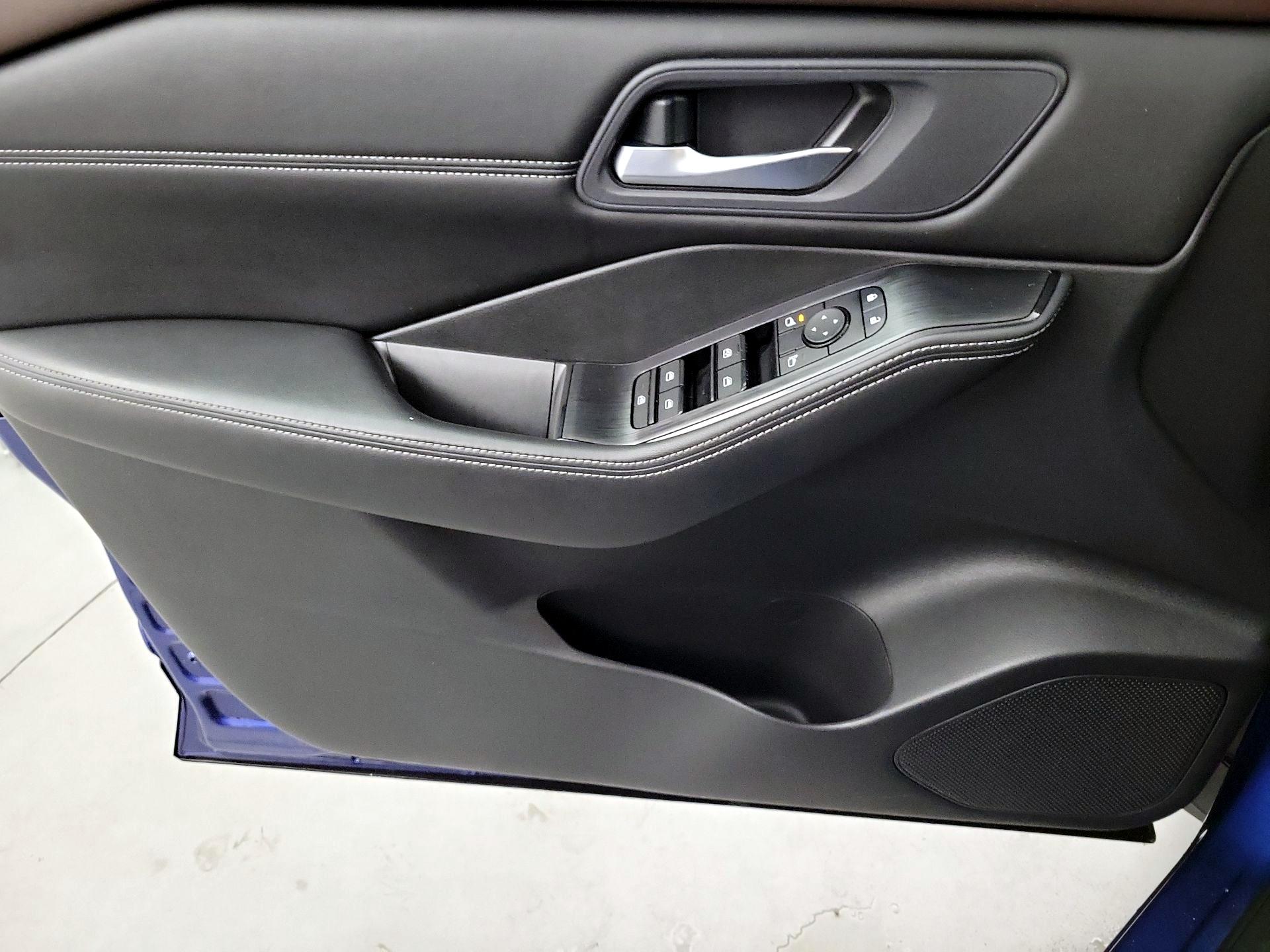 Thumbnail: 2023 Nissan Rogue - 10