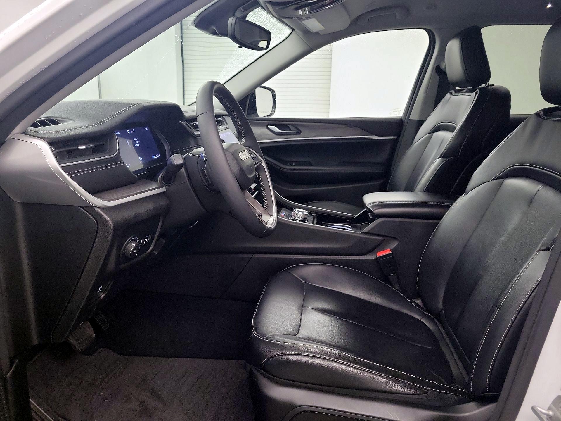 Thumbnail: 2023 Jeep Grand Cherokee - 9