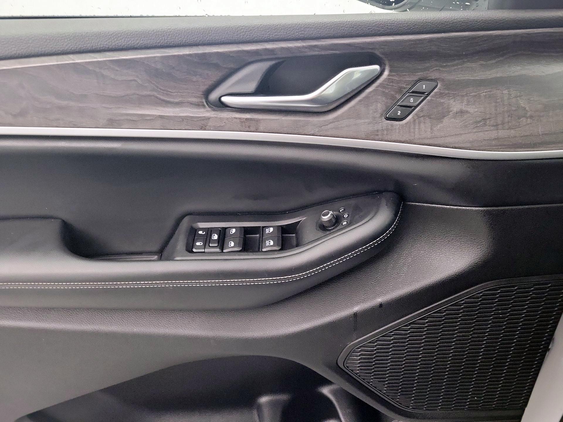 Thumbnail: 2023 Jeep Grand Cherokee - 10