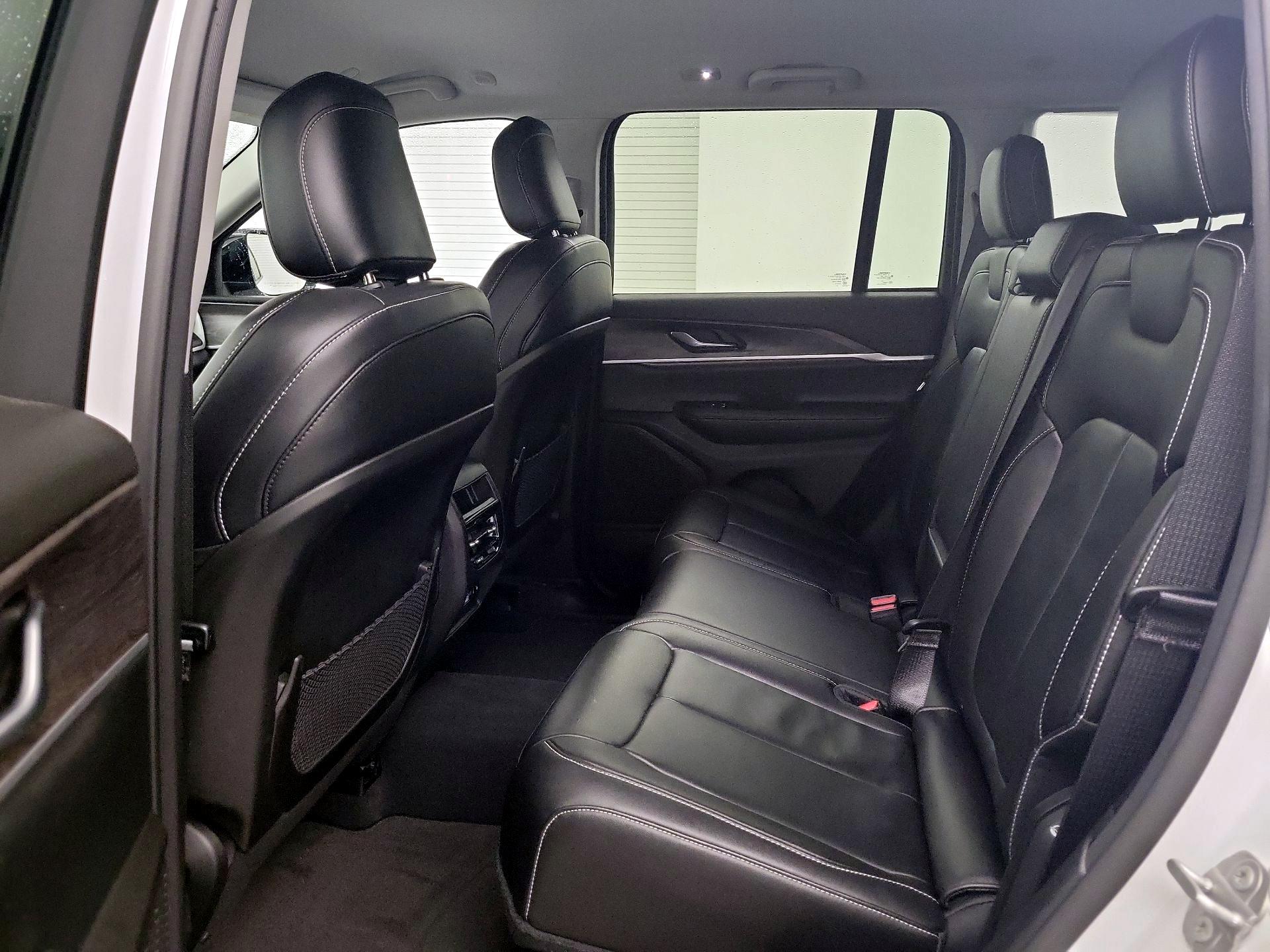 Thumbnail: 2023 Jeep Grand Cherokee - 18