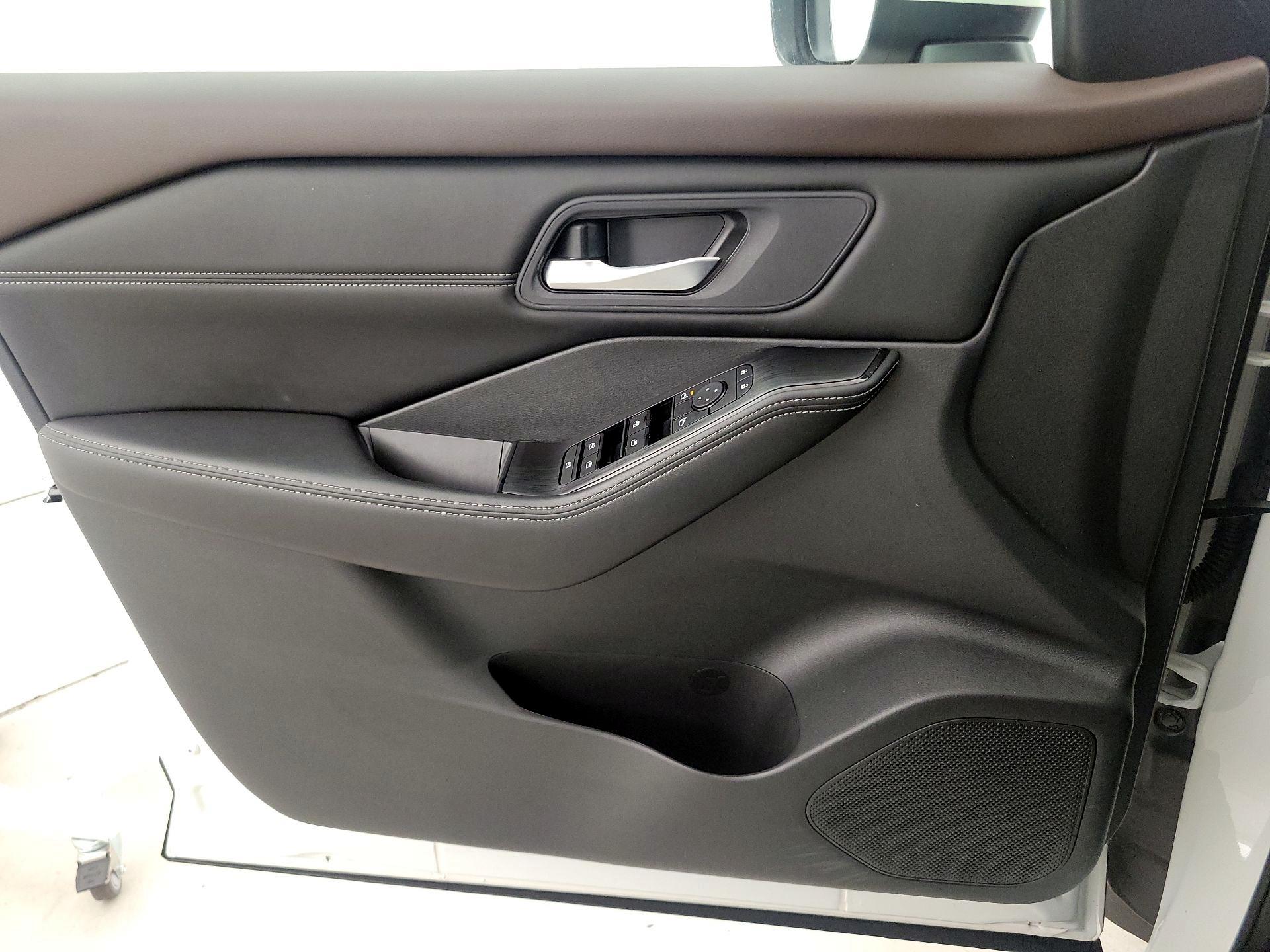 Thumbnail: 2023 Nissan Rogue - 12