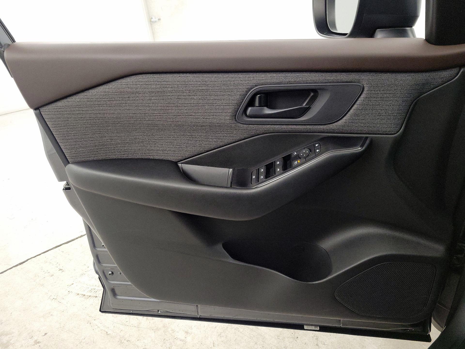 Thumbnail: 2023 Nissan Rogue - 12