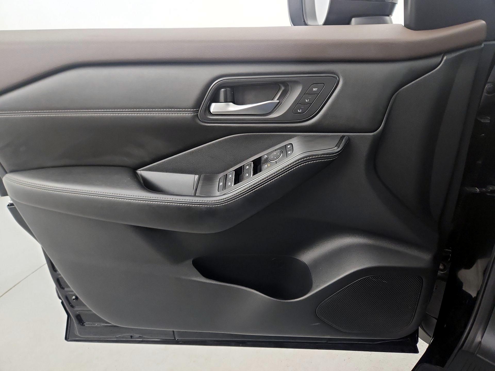 Thumbnail: 2023 Nissan Rogue - 10