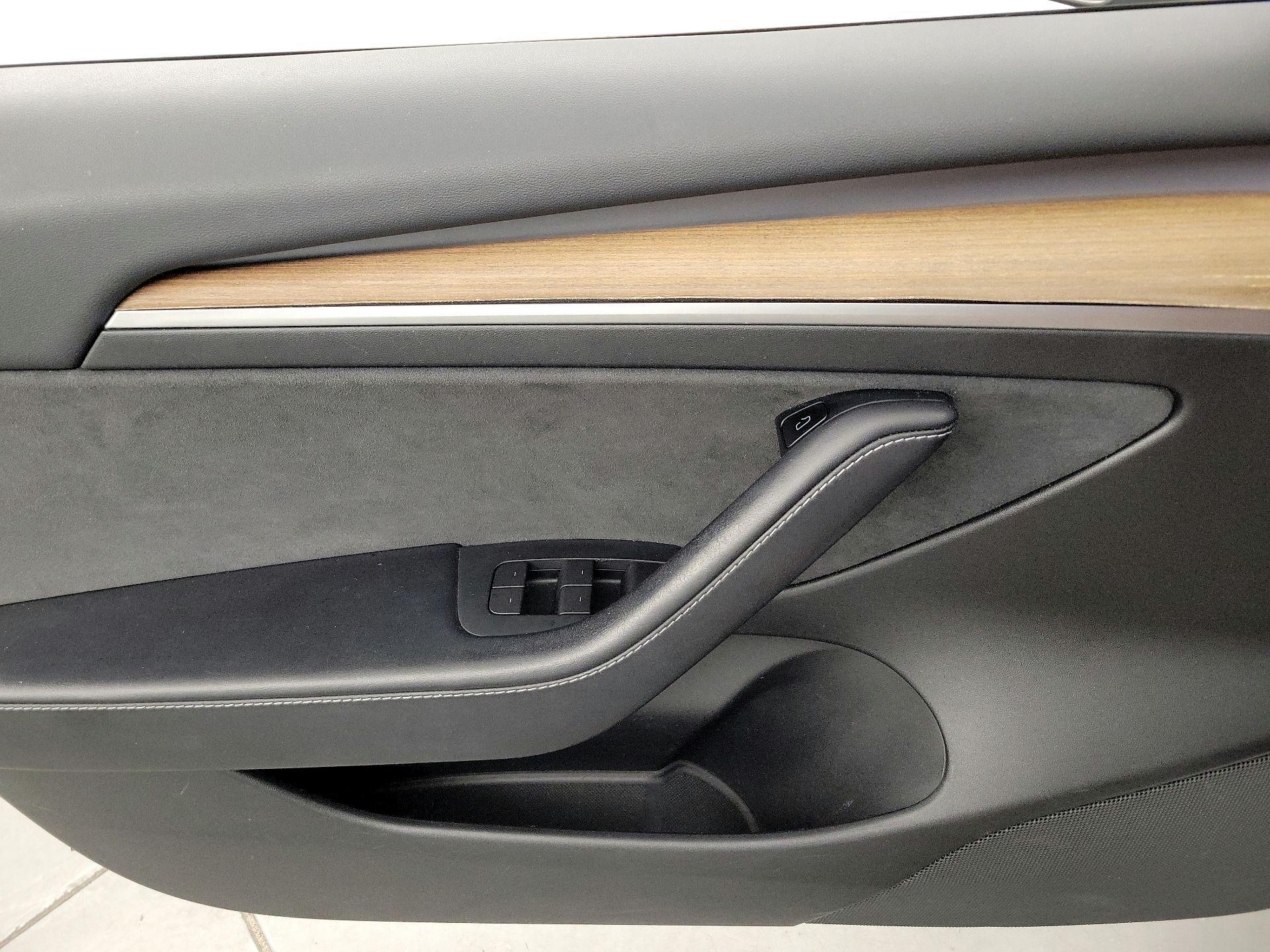 Thumbnail: 2022 Tesla Model 3 - 12