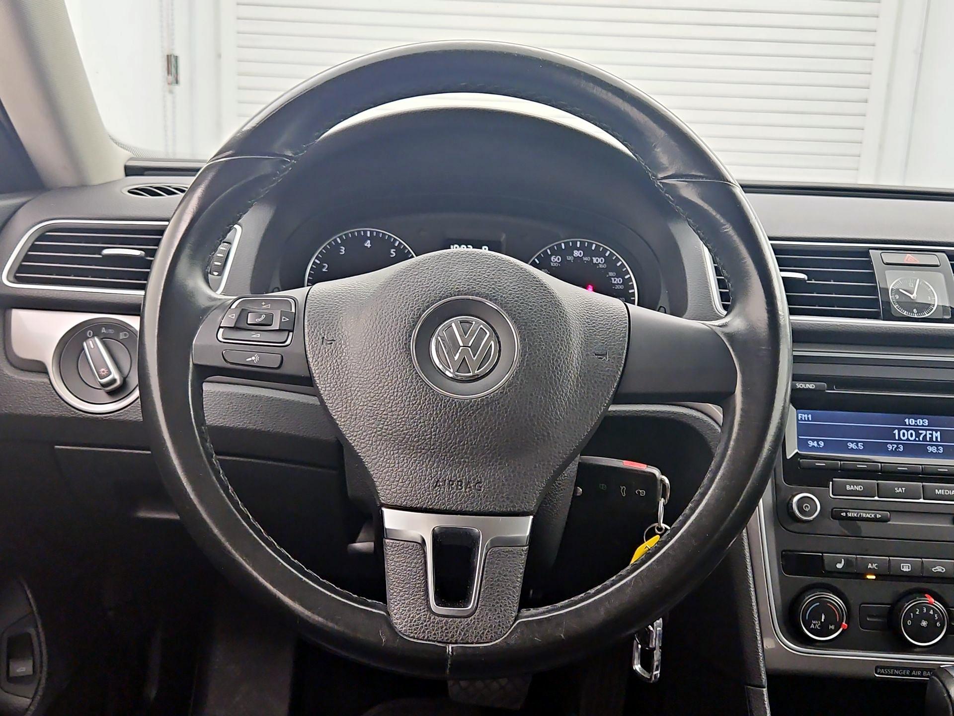 Thumbnail: 2015 Volkswagen Passat - 10