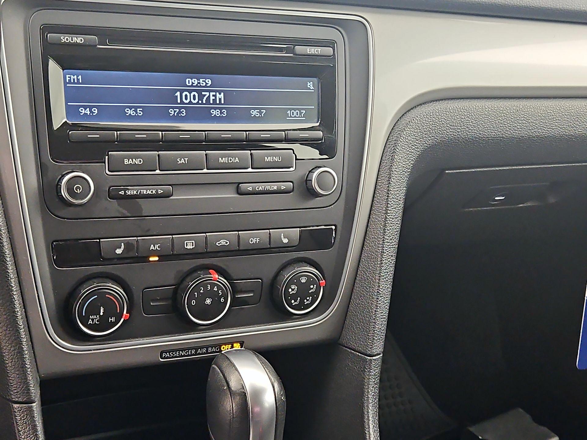 Thumbnail: 2015 Volkswagen Passat - 14