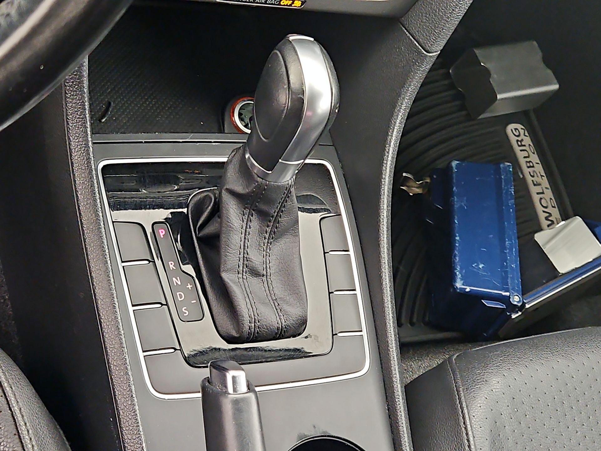 Thumbnail: 2015 Volkswagen Passat - 16