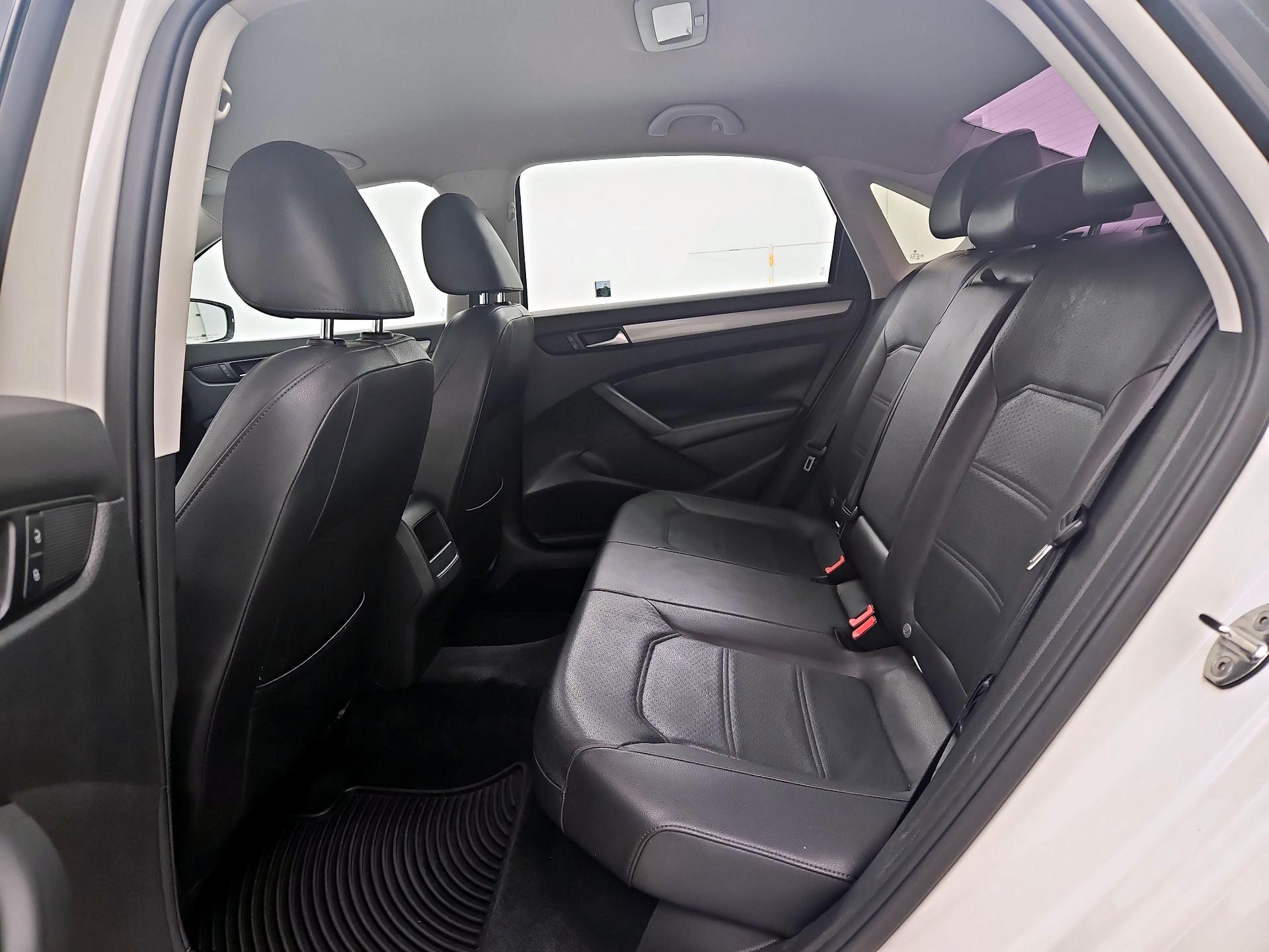 Thumbnail: 2015 Volkswagen Passat - 18
